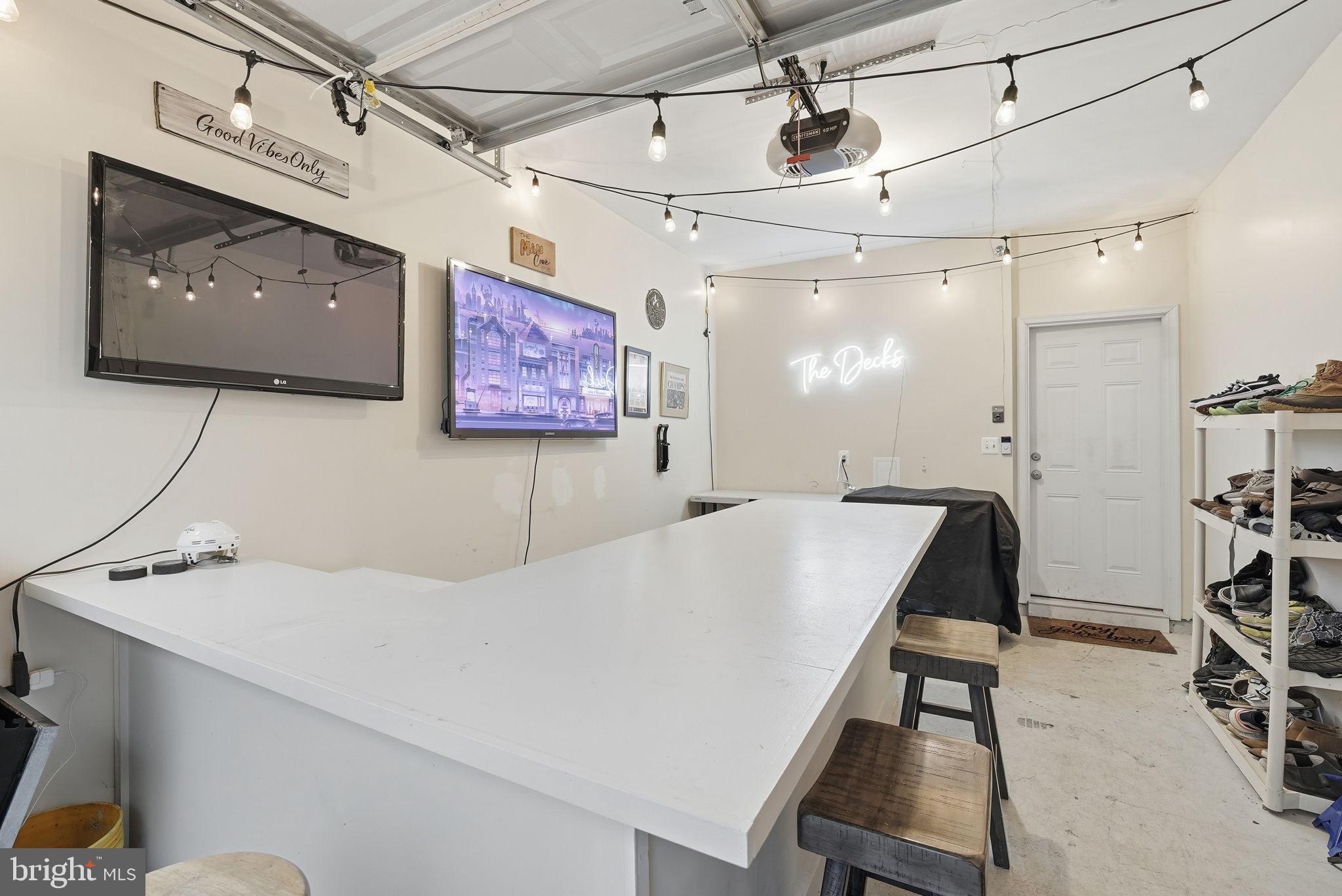 LEE SQUARE - Residential