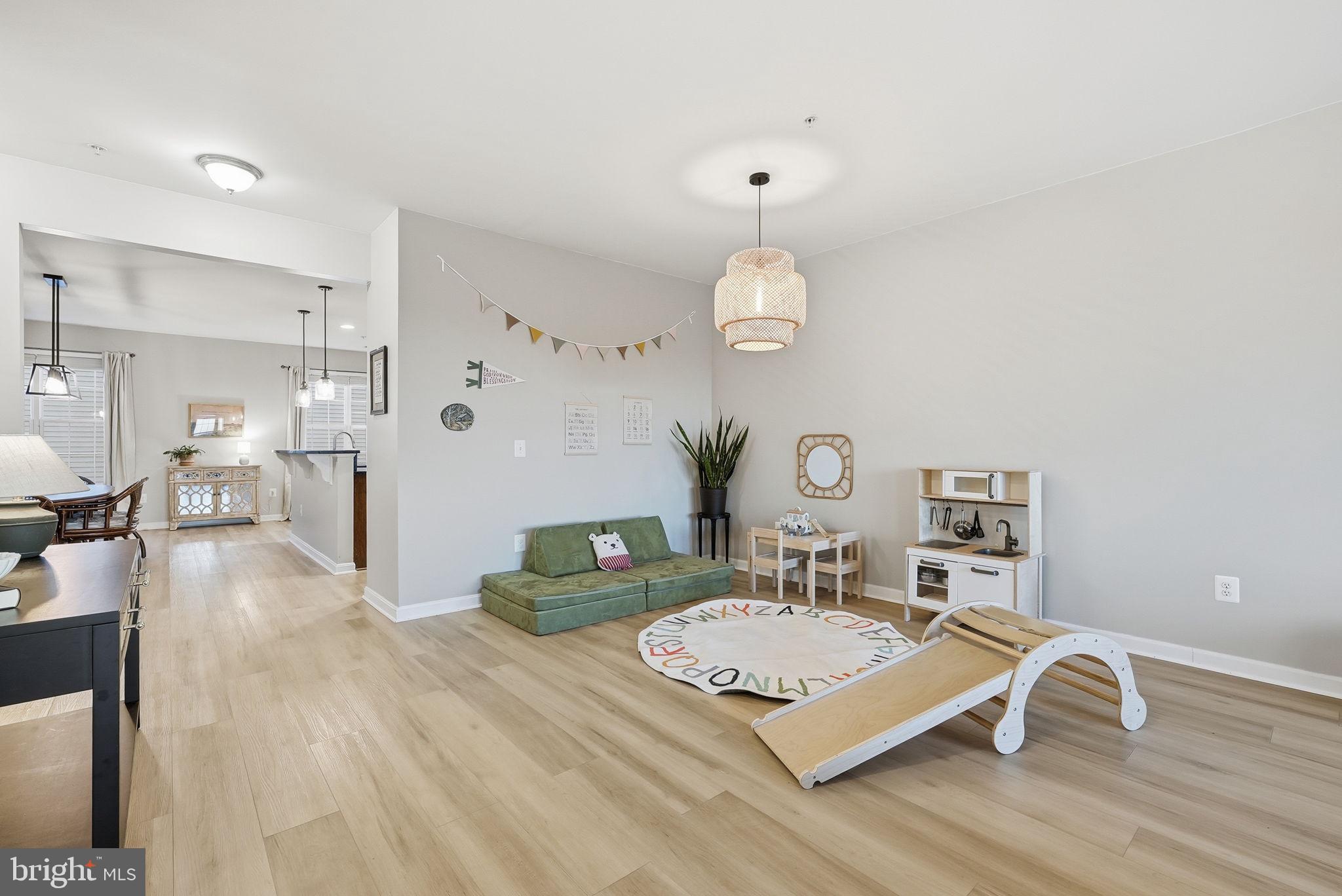 LEE SQUARE - Residential