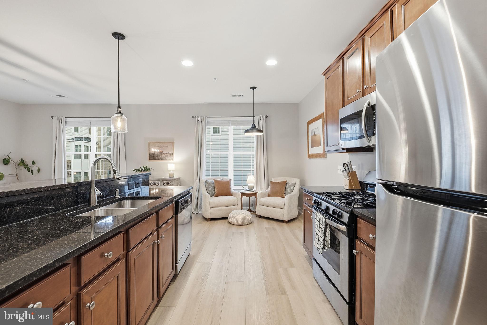 LEE SQUARE - Residential