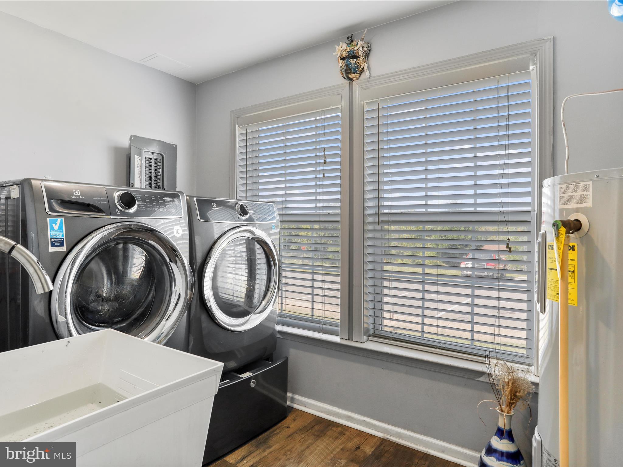 FAIRWAYS WEST - Residential