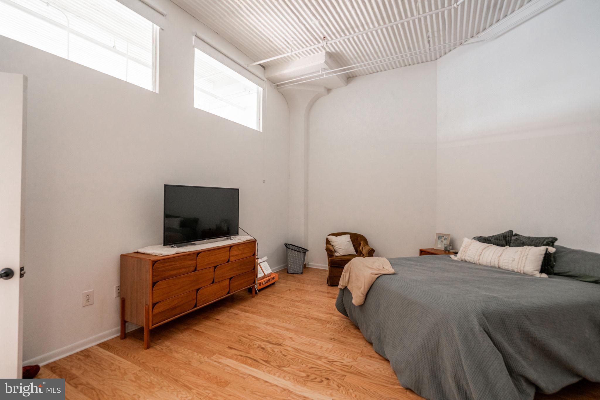 LOGAN SQUARE - Residential