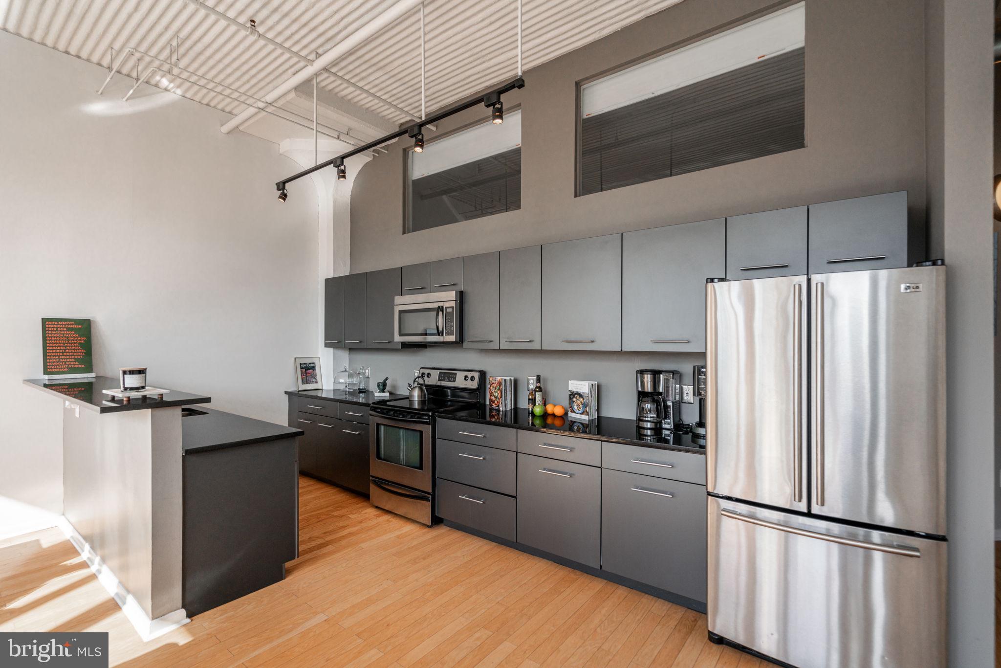 LOGAN SQUARE - Residential