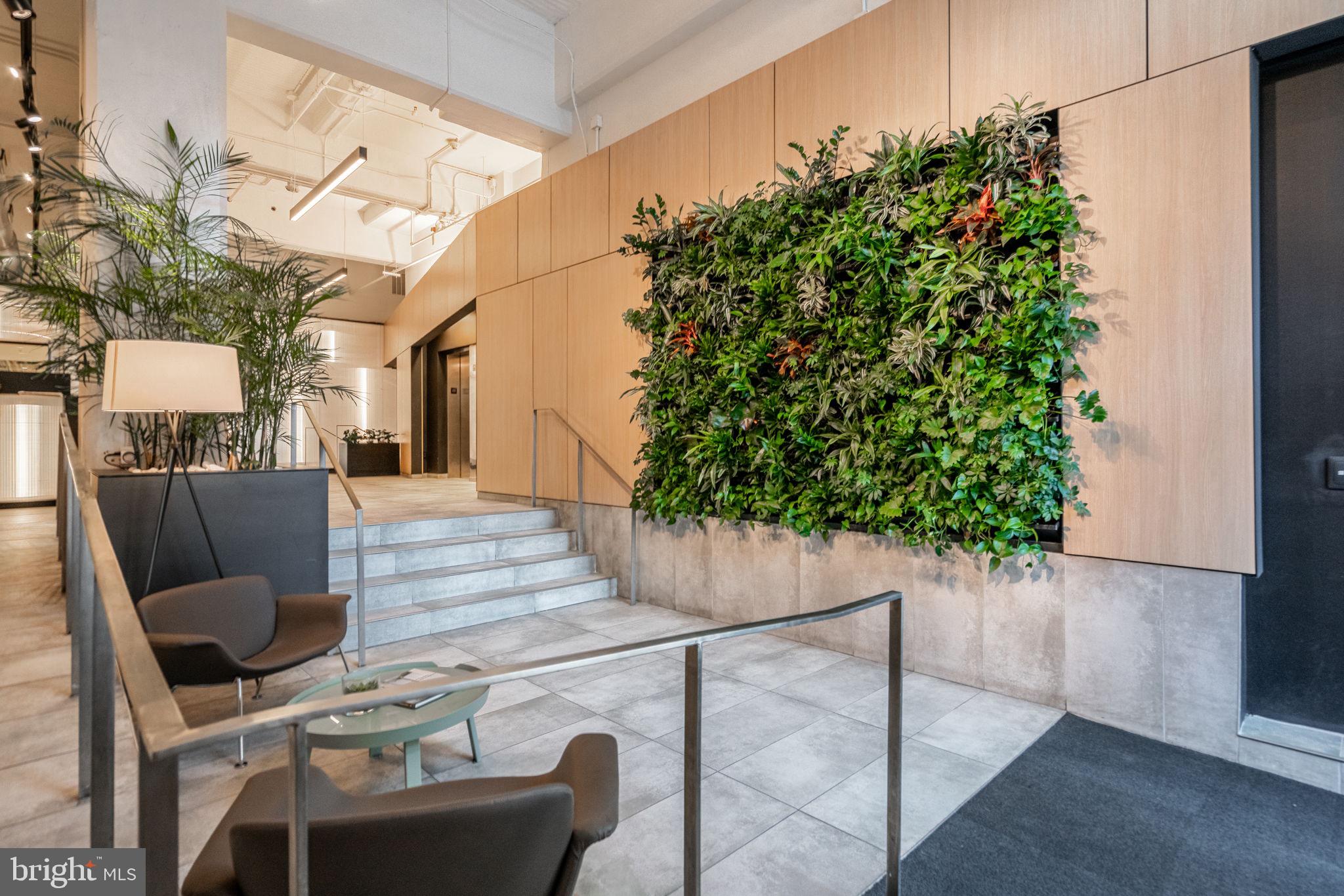 LOGAN SQUARE - Residential