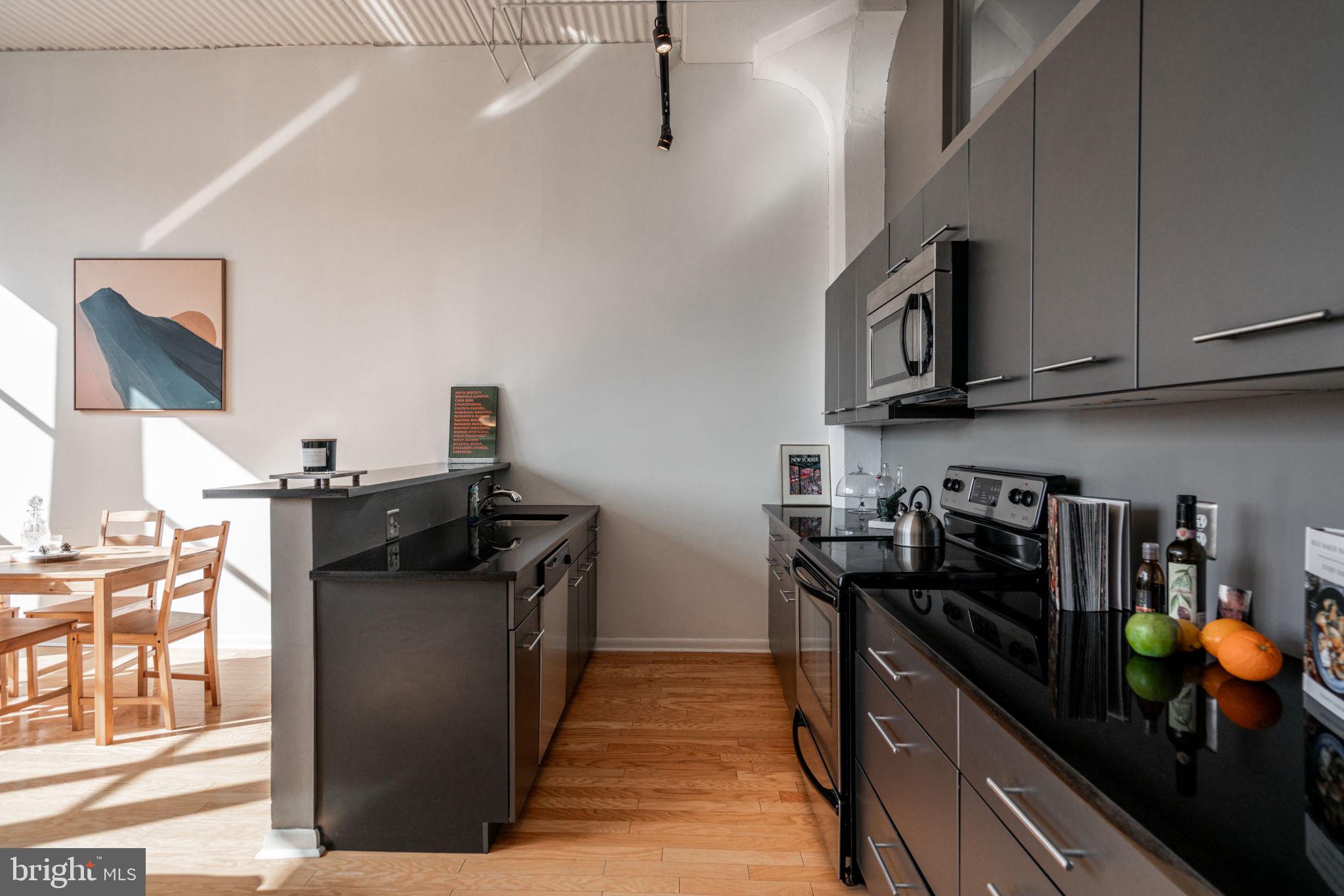 LOGAN SQUARE - Residential