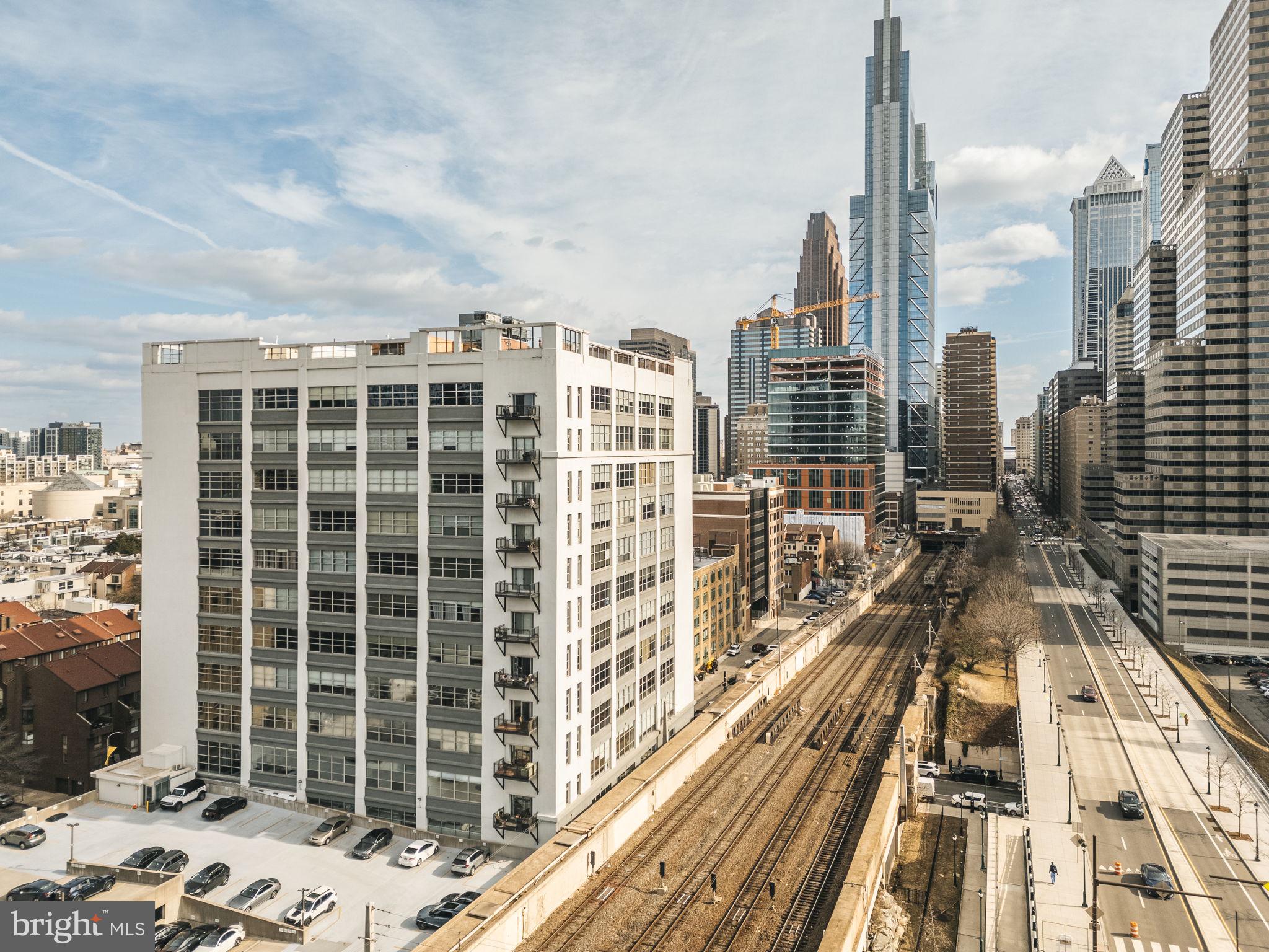 LOGAN SQUARE - Residential