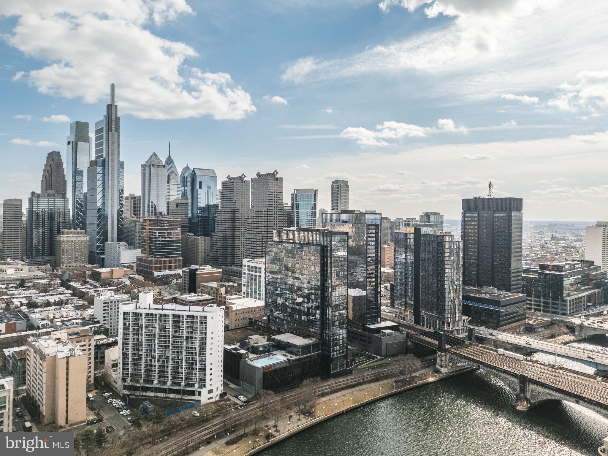 LOGAN SQUARE - Residential