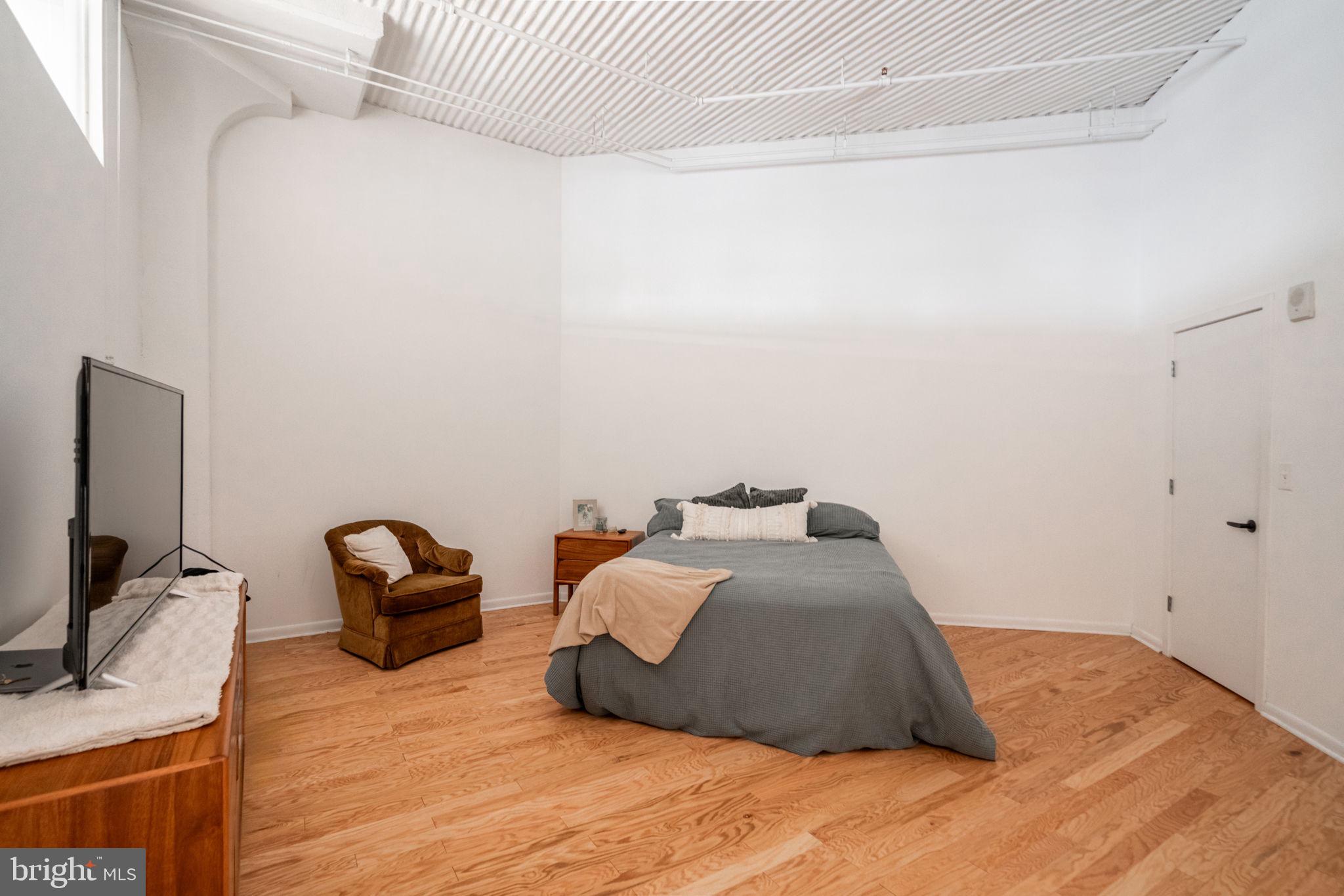 LOGAN SQUARE - Residential