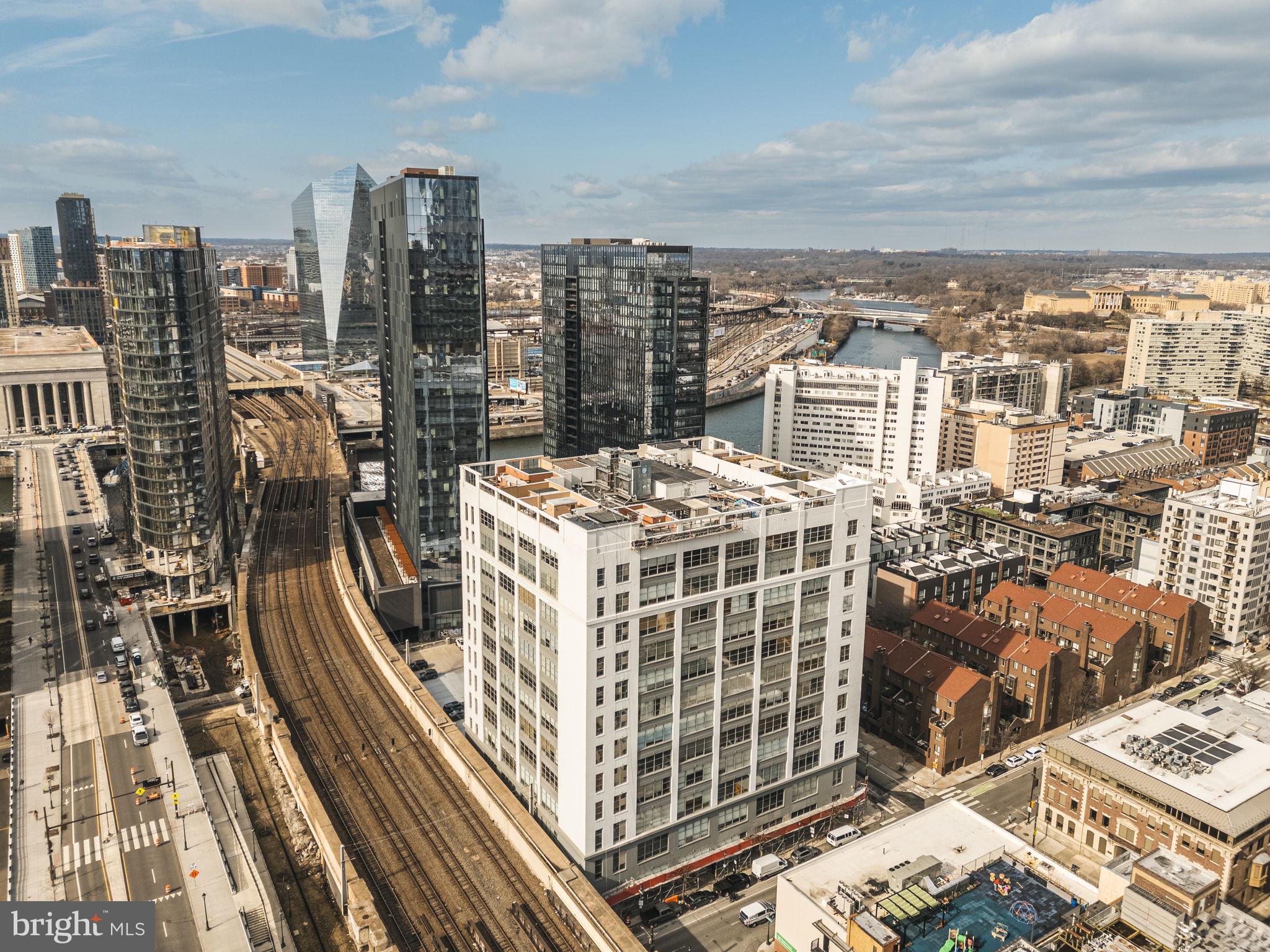 LOGAN SQUARE - Residential