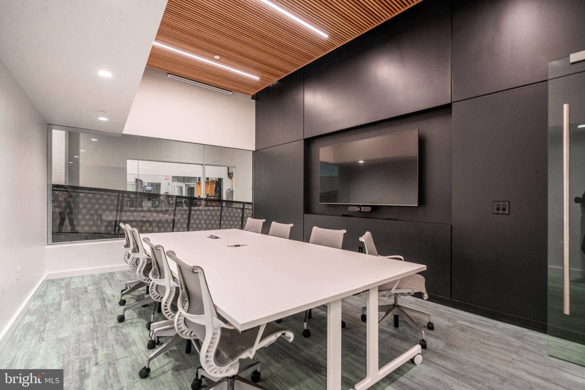 LOGAN SQUARE - Residential