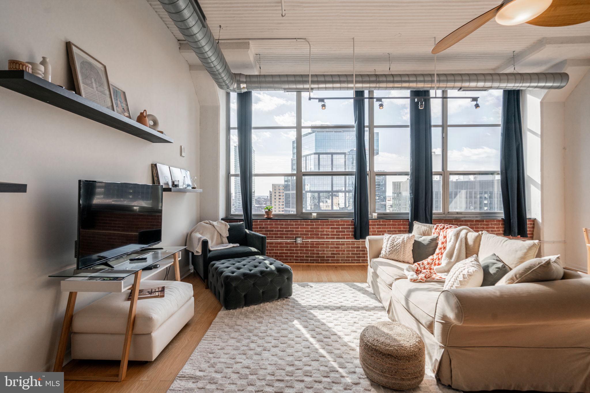 LOGAN SQUARE - Residential