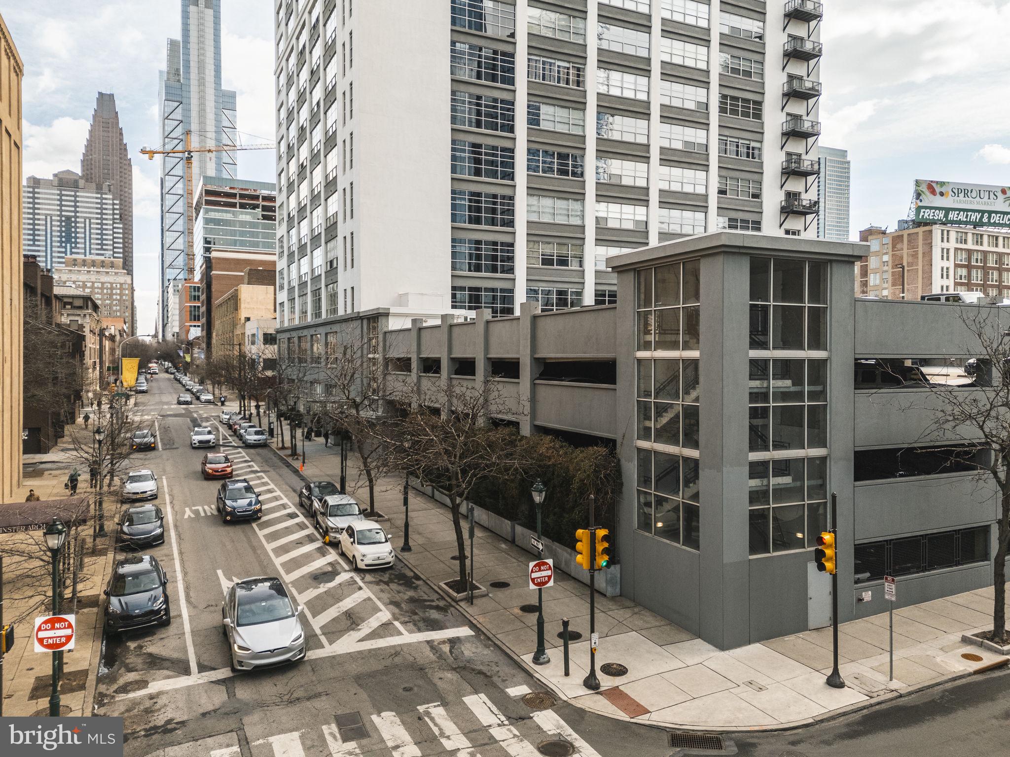 LOGAN SQUARE - Residential
