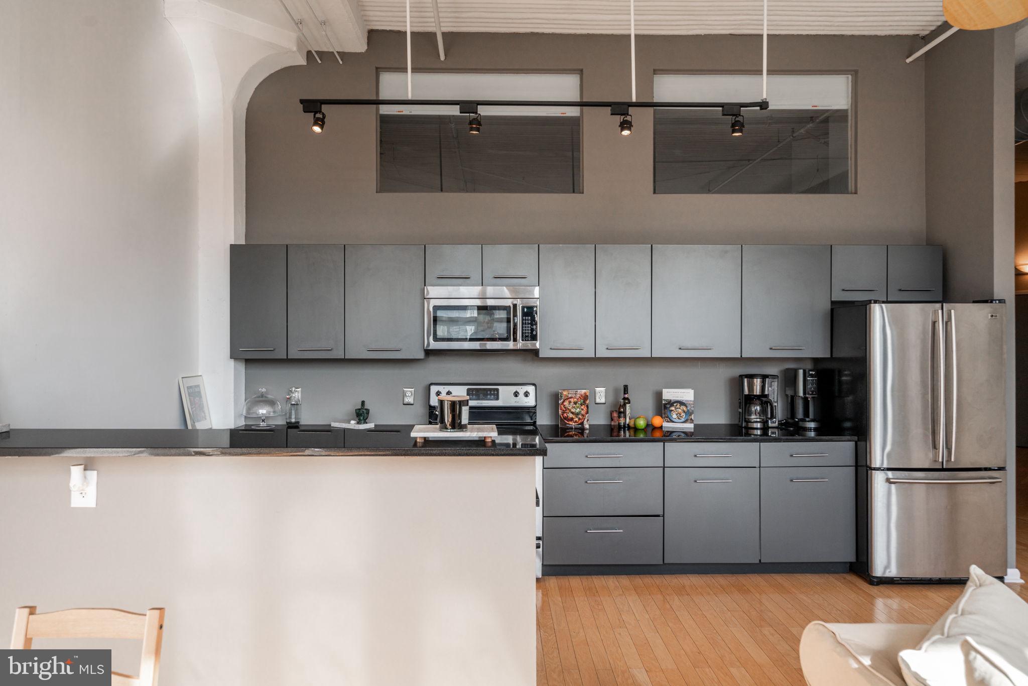 LOGAN SQUARE - Residential