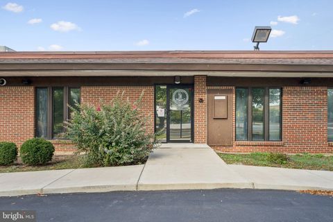 Photo of 842 N Shenandoah Avenue, FRONT ROYAL, VA 22630 (MLS # VAWR2012484)