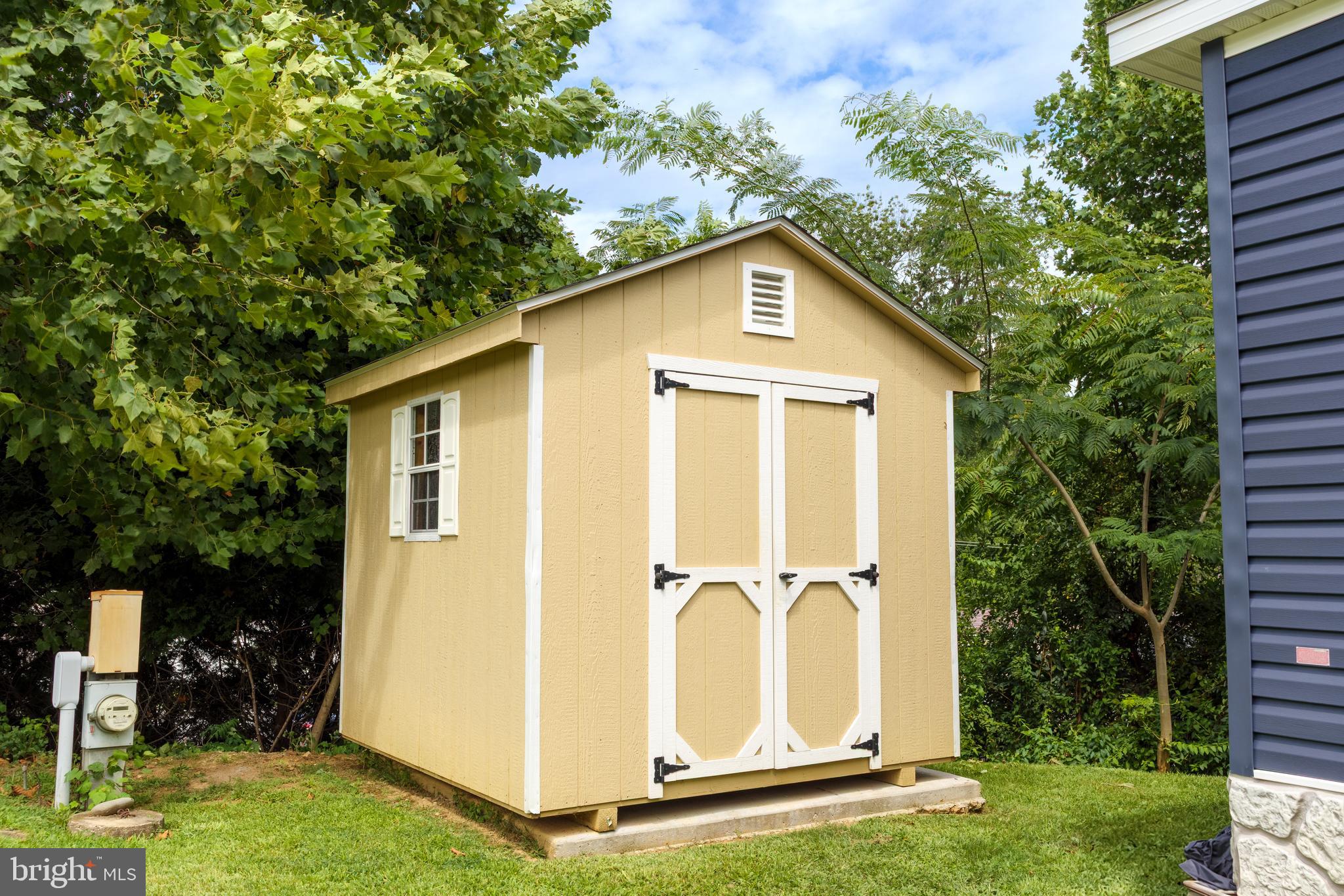 VILLAGE GREEN - Residential