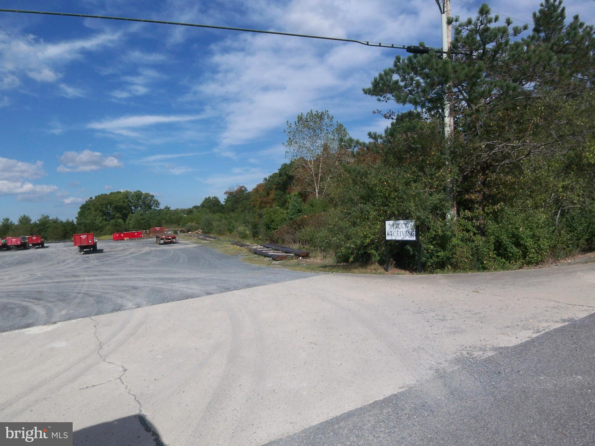 522 BUSINESS PARK - Commercial Sale