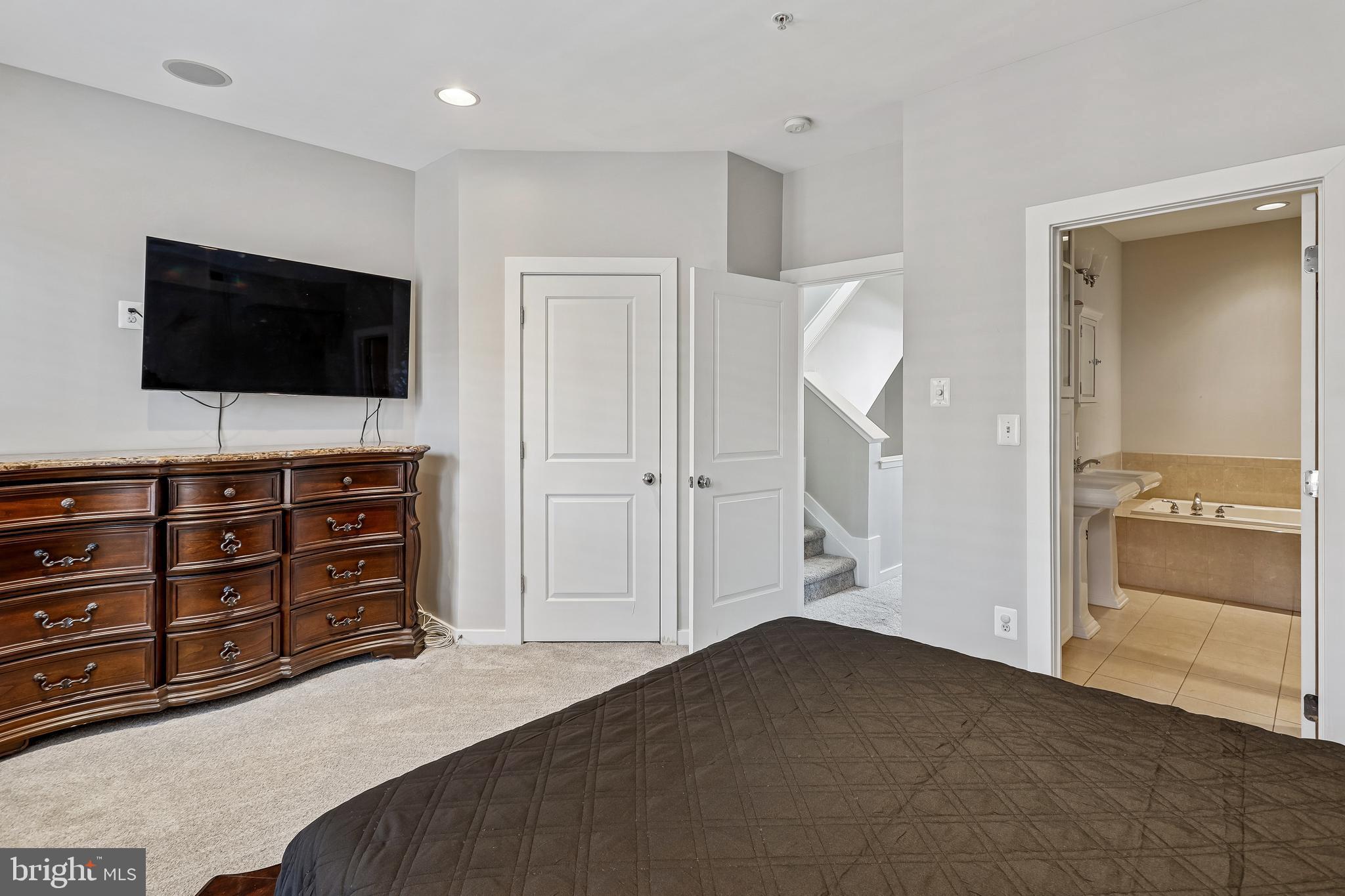 BUTCHERS HILL - Residential