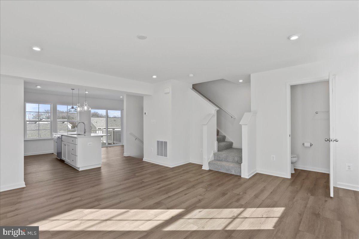 OVERLOOK AT RIVERSIDE TOWNHOMES - Residential Lease