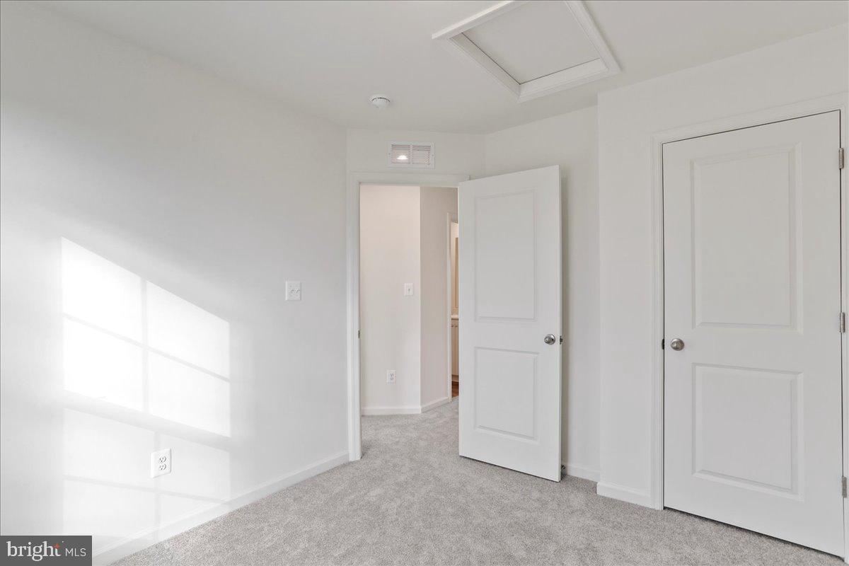 OVERLOOK AT RIVERSIDE TOWNHOMES - Residential Lease