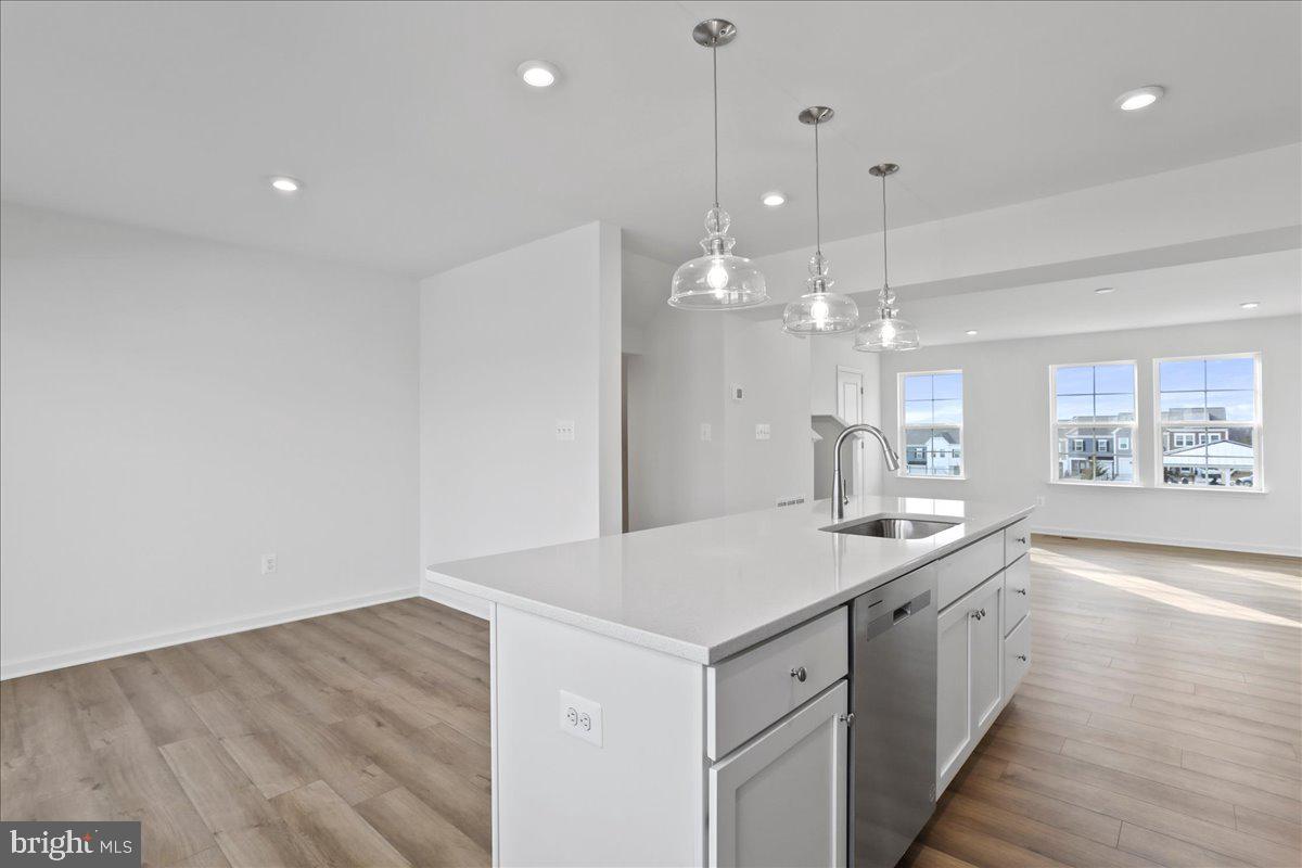 OVERLOOK AT RIVERSIDE TOWNHOMES - Residential Lease