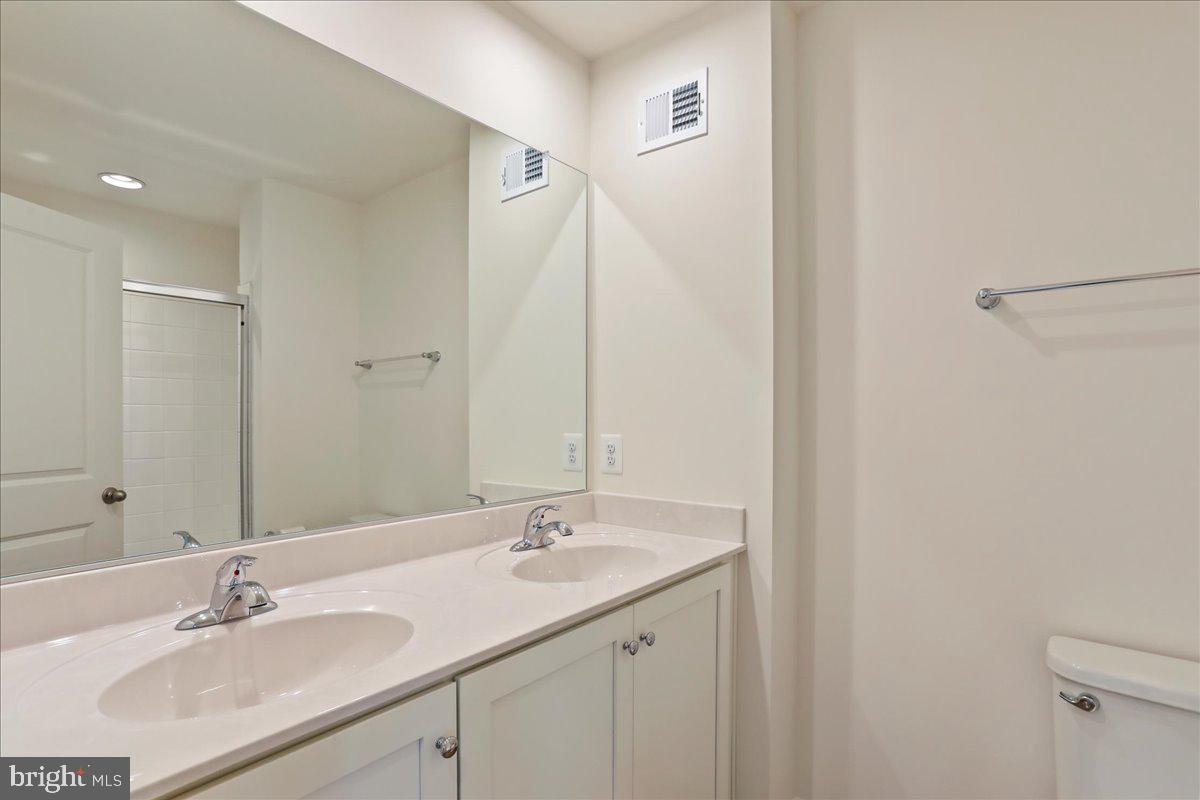 OVERLOOK AT RIVERSIDE TOWNHOMES - Residential Lease