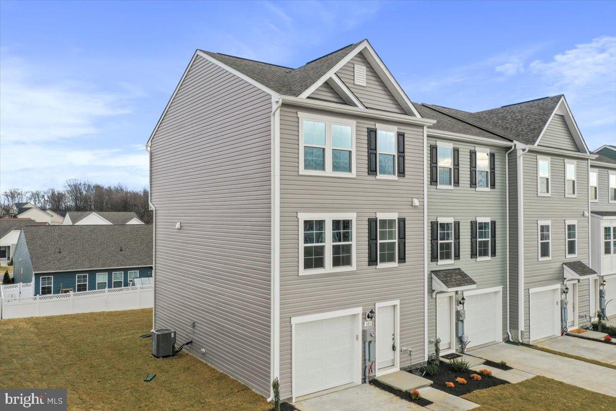 OVERLOOK AT RIVERSIDE TOWNHOMES - Residential Lease