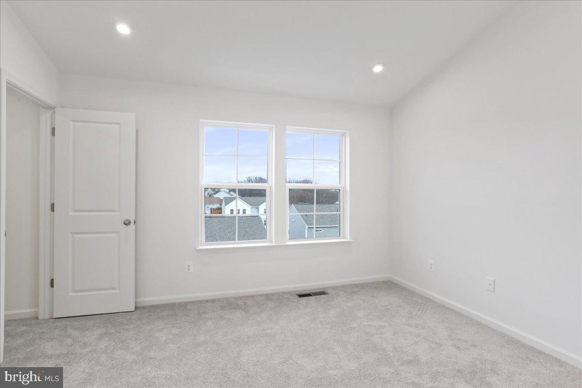 OVERLOOK AT RIVERSIDE TOWNHOMES - Residential Lease