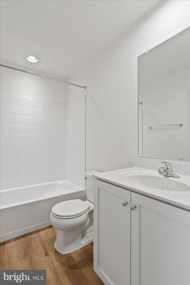 OVERLOOK AT RIVERSIDE TOWNHOMES - Residential Lease