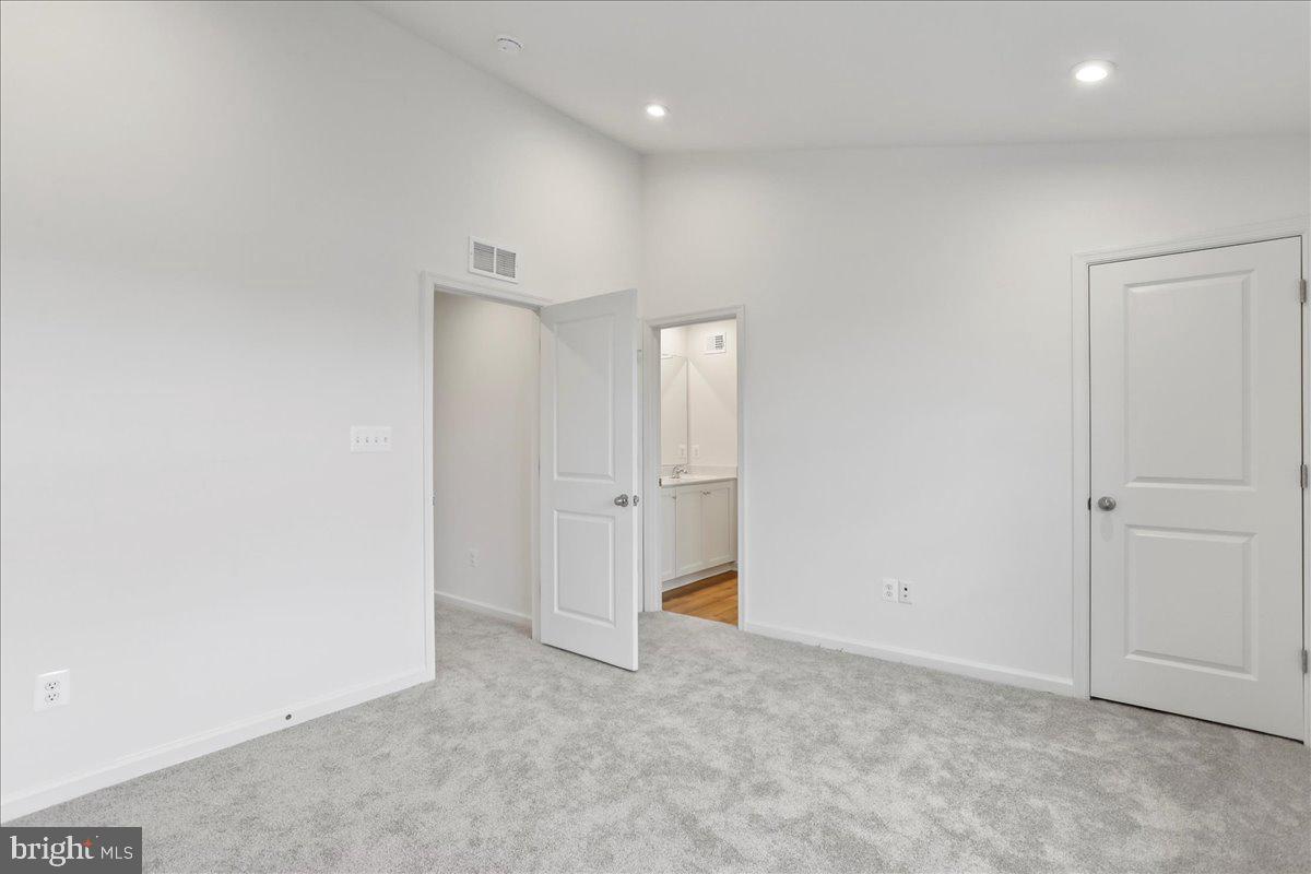 OVERLOOK AT RIVERSIDE TOWNHOMES - Residential Lease