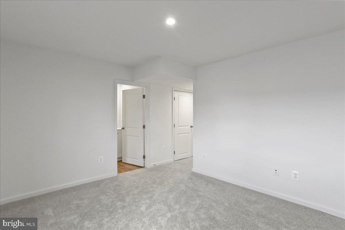 OVERLOOK AT RIVERSIDE TOWNHOMES - Residential Lease