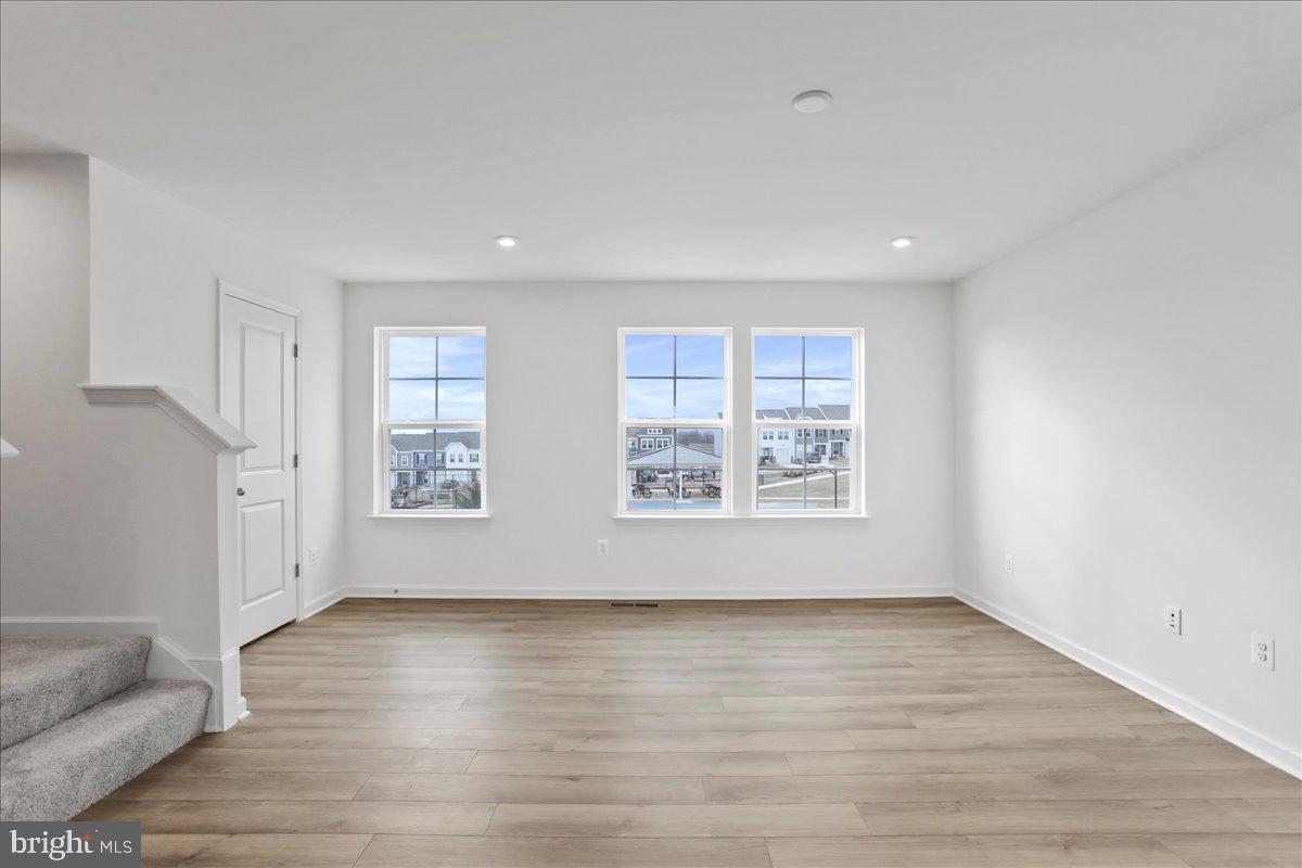 OVERLOOK AT RIVERSIDE TOWNHOMES - Residential Lease