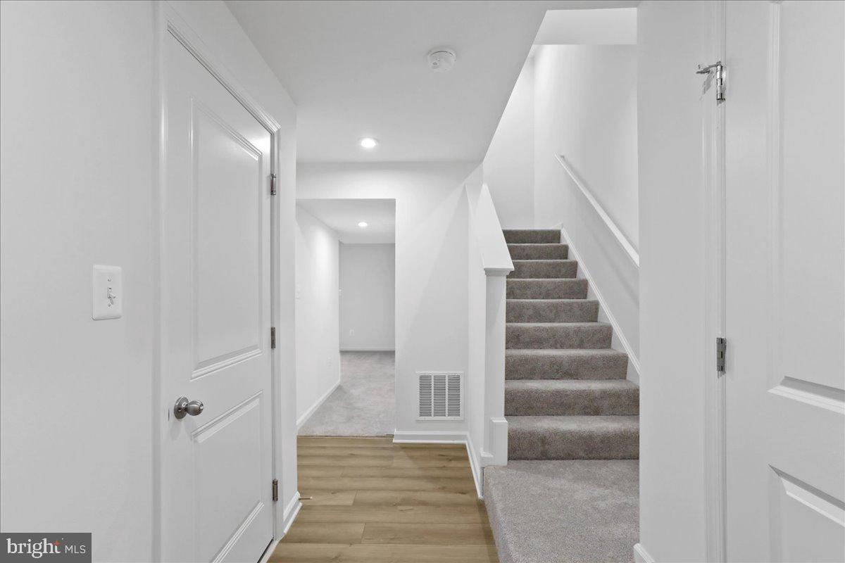 OVERLOOK AT RIVERSIDE TOWNHOMES - Residential Lease