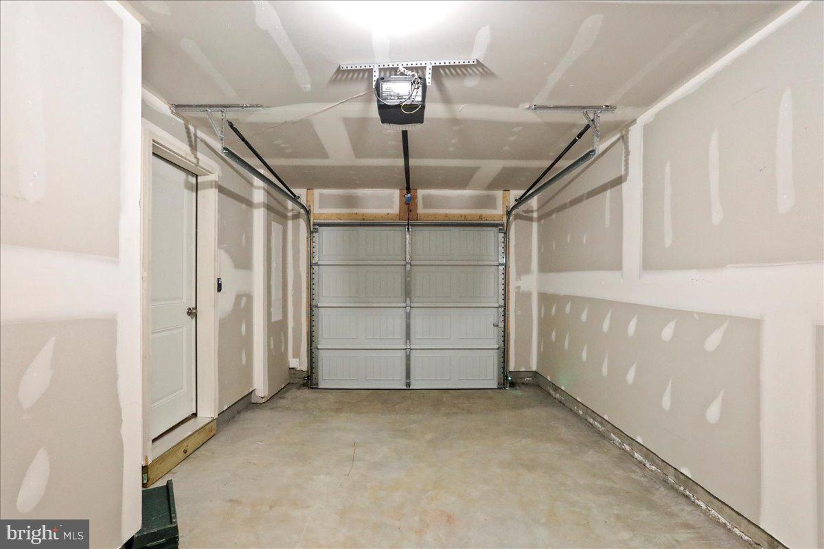 OVERLOOK AT RIVERSIDE TOWNHOMES - Residential Lease