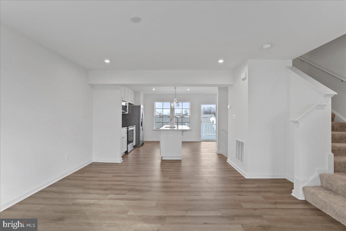 OVERLOOK AT RIVERSIDE TOWNHOMES - Residential Lease