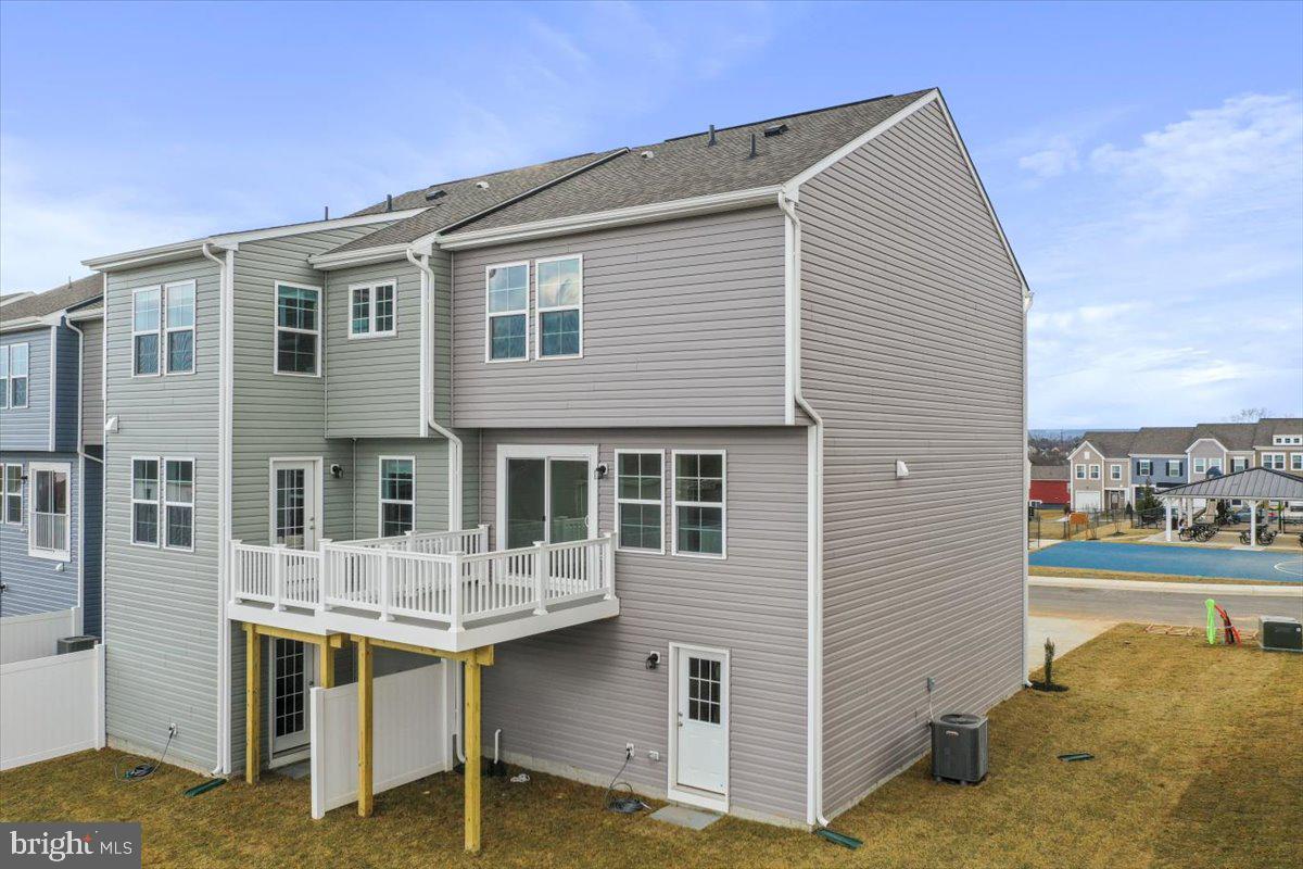 OVERLOOK AT RIVERSIDE TOWNHOMES - Residential Lease