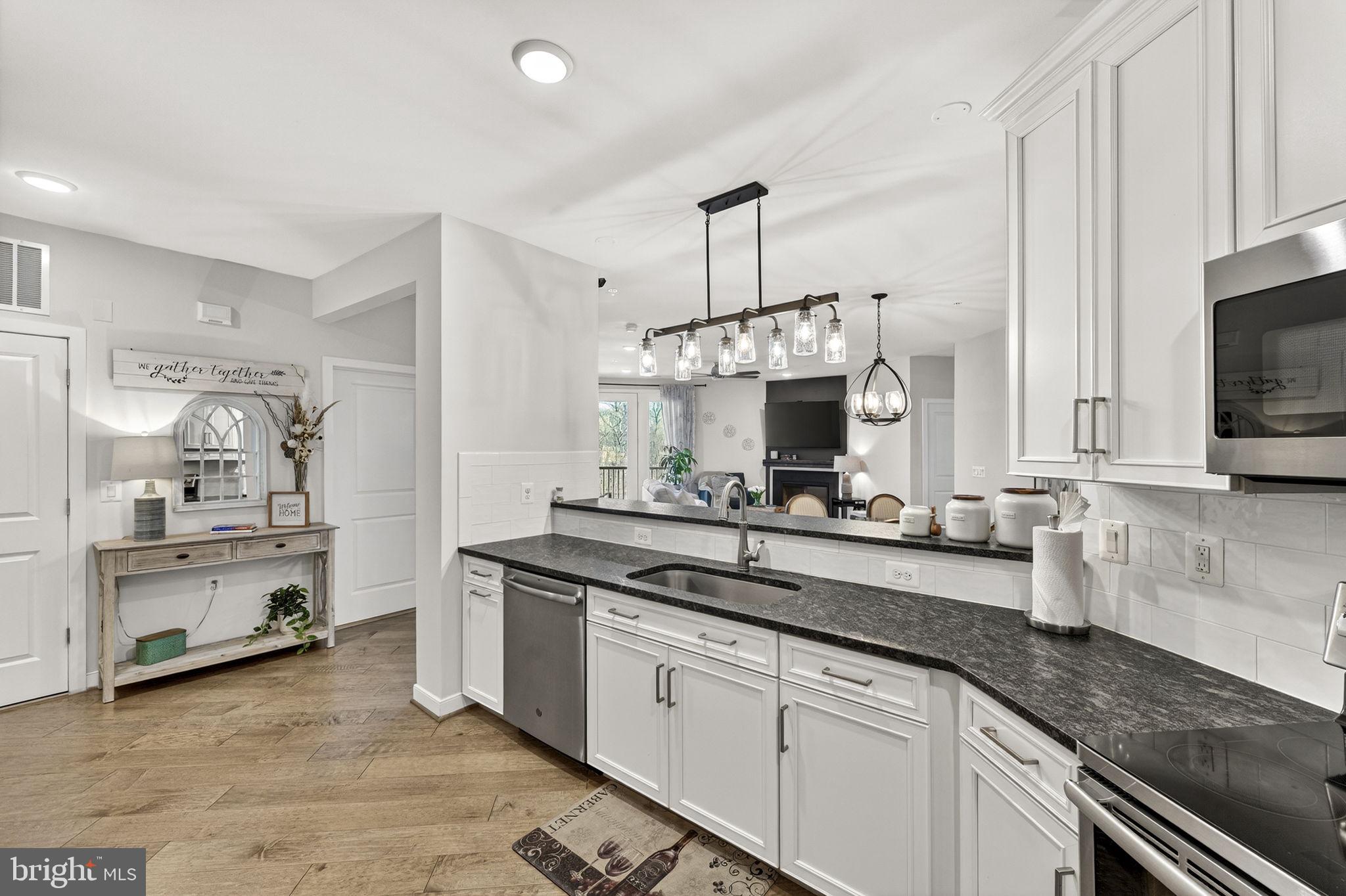 SIGNATURE AT BROADLANDS - Residential