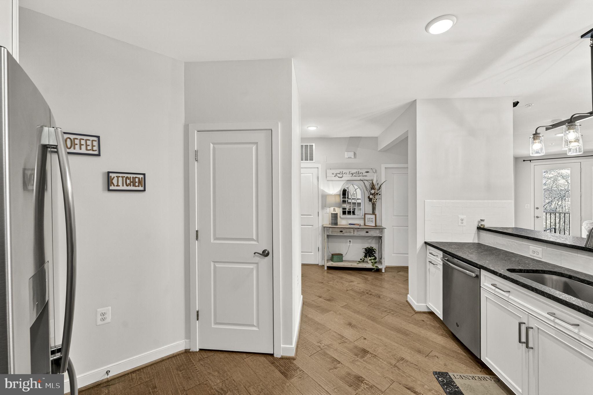 SIGNATURE AT BROADLANDS - Residential