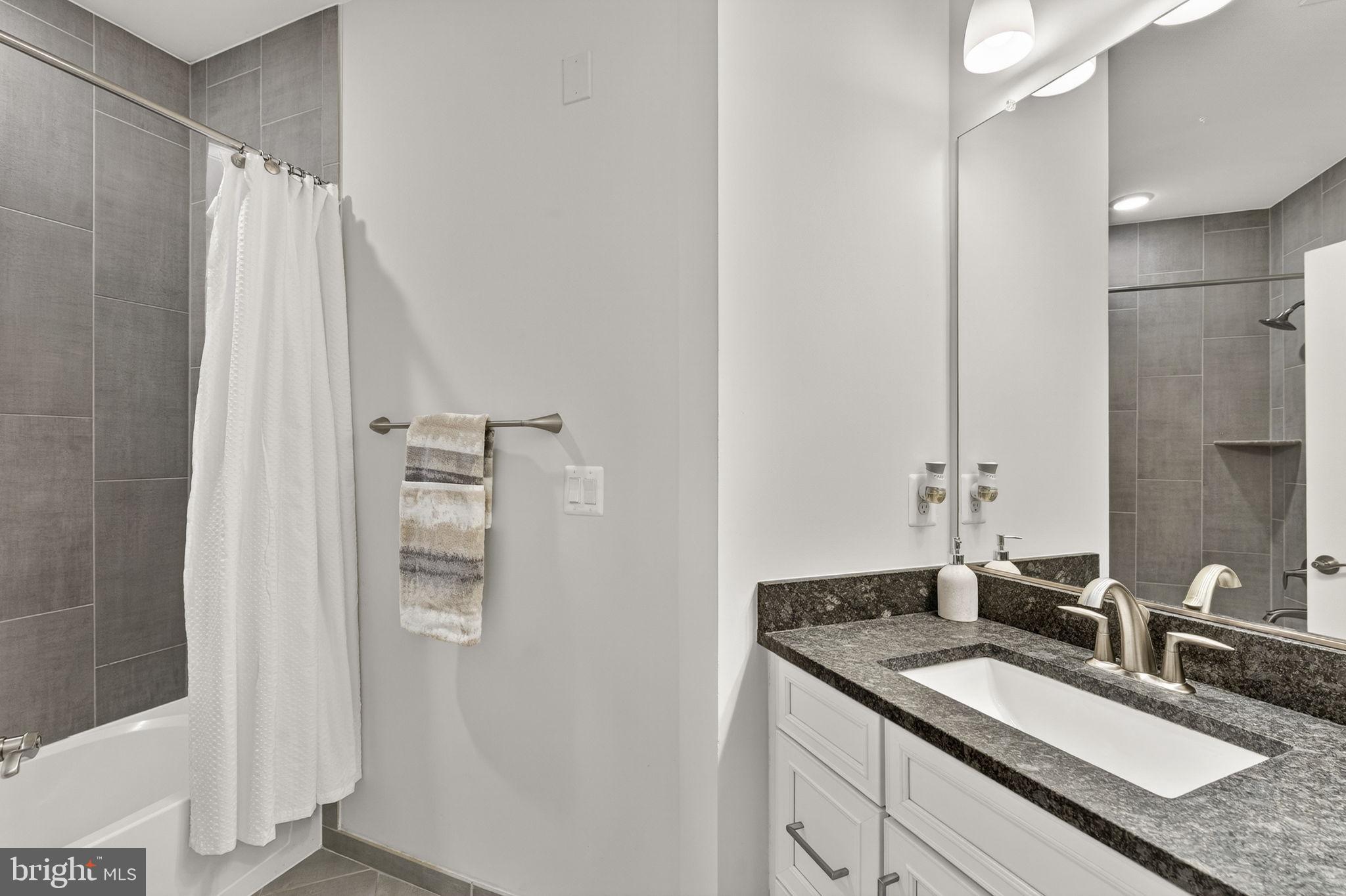 SIGNATURE AT BROADLANDS - Residential