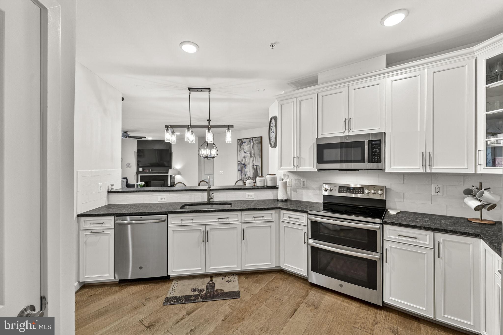 SIGNATURE AT BROADLANDS - Residential