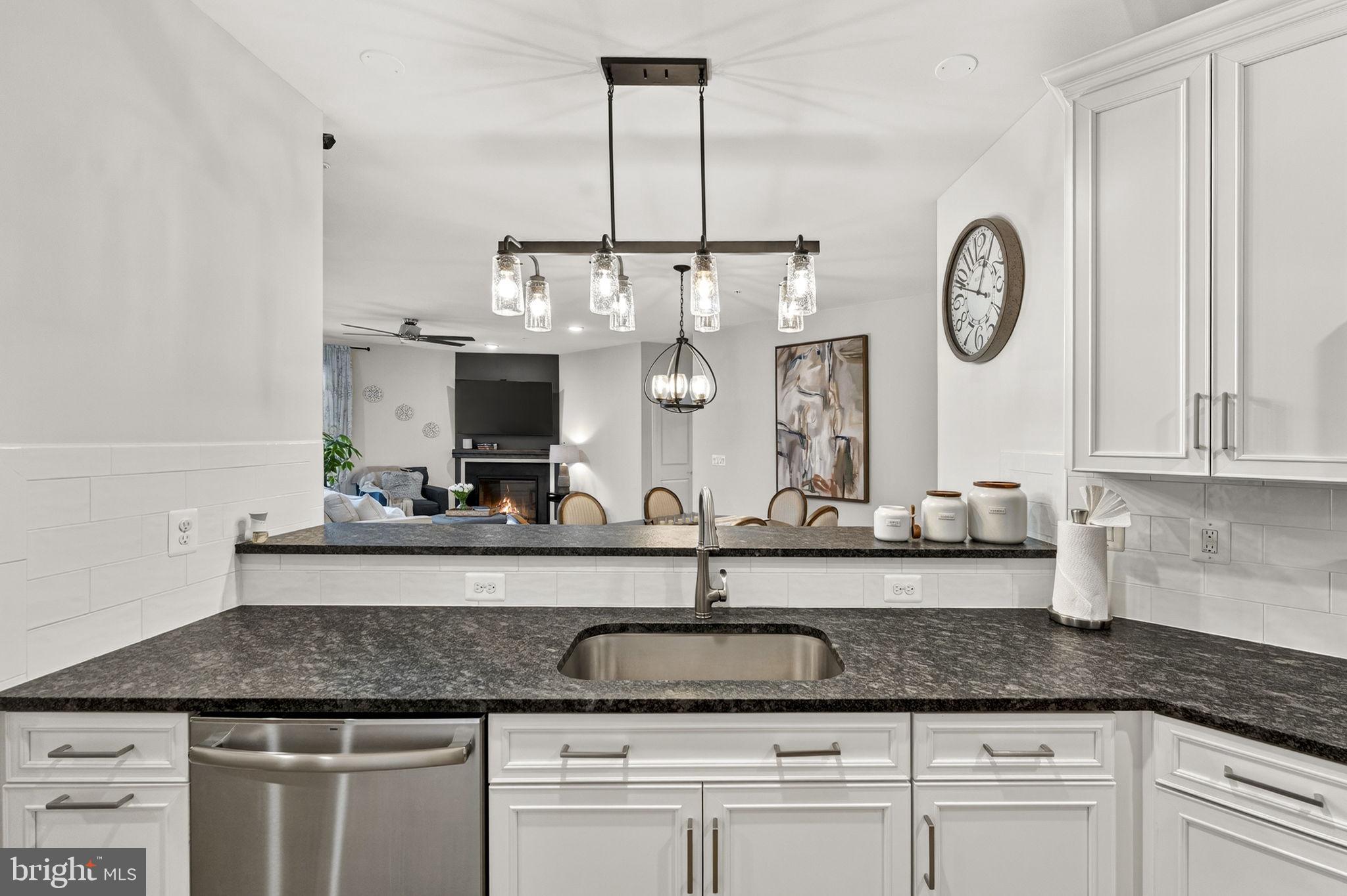 SIGNATURE AT BROADLANDS - Residential