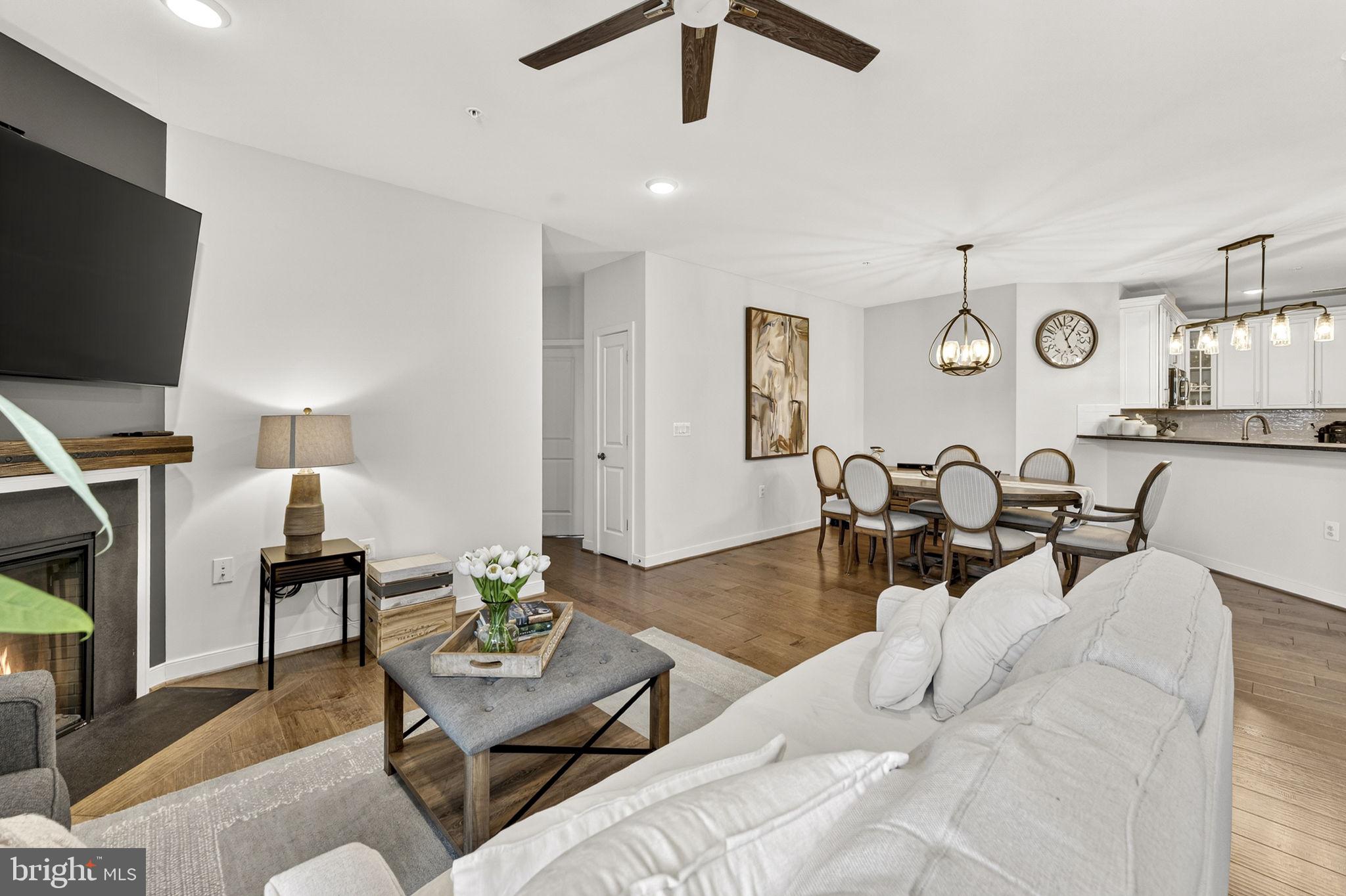 SIGNATURE AT BROADLANDS - Residential