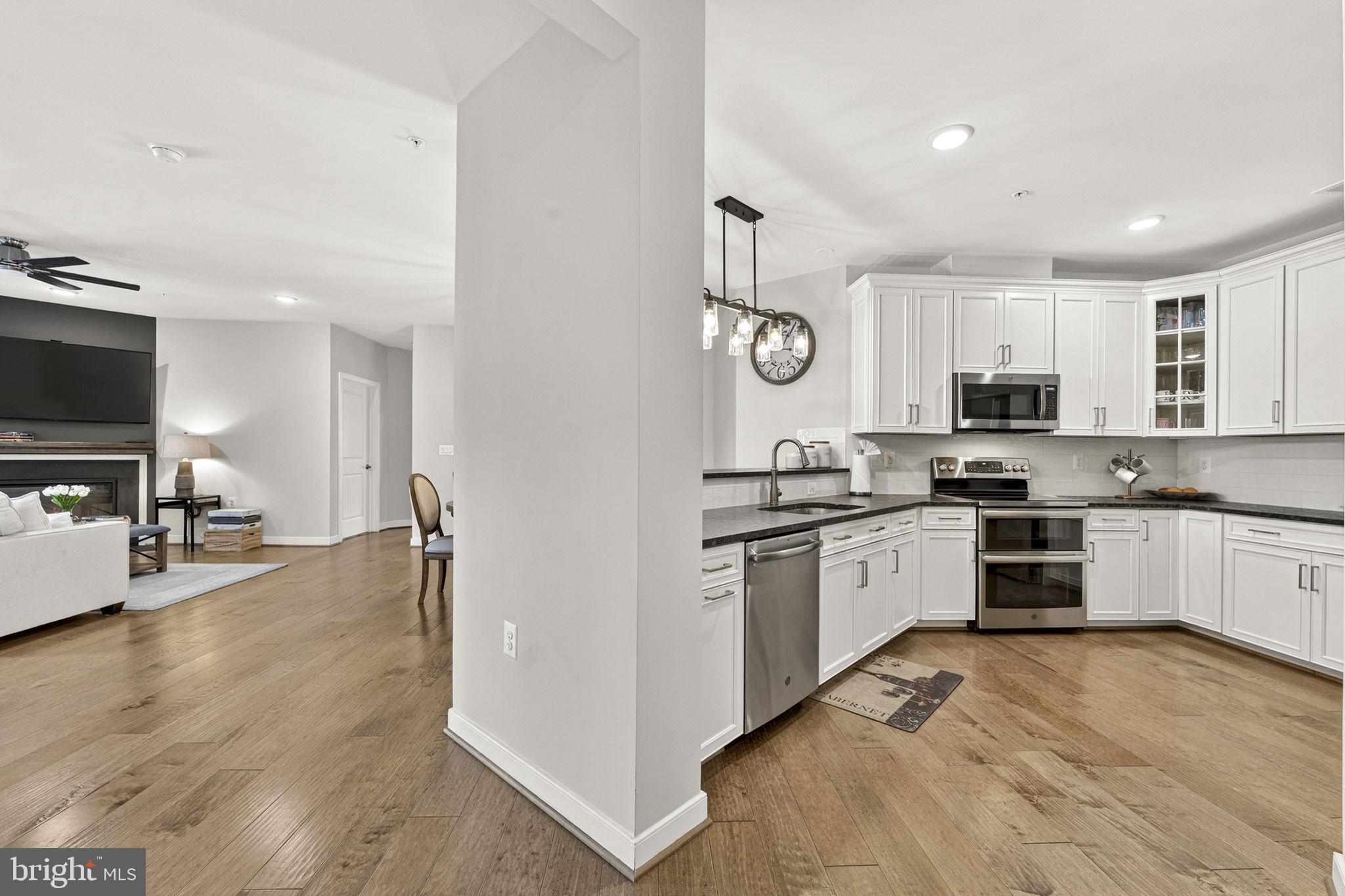 SIGNATURE AT BROADLANDS - Residential