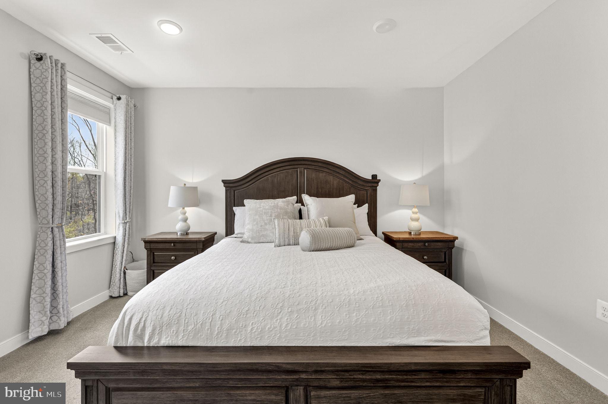 SIGNATURE AT BROADLANDS - Residential