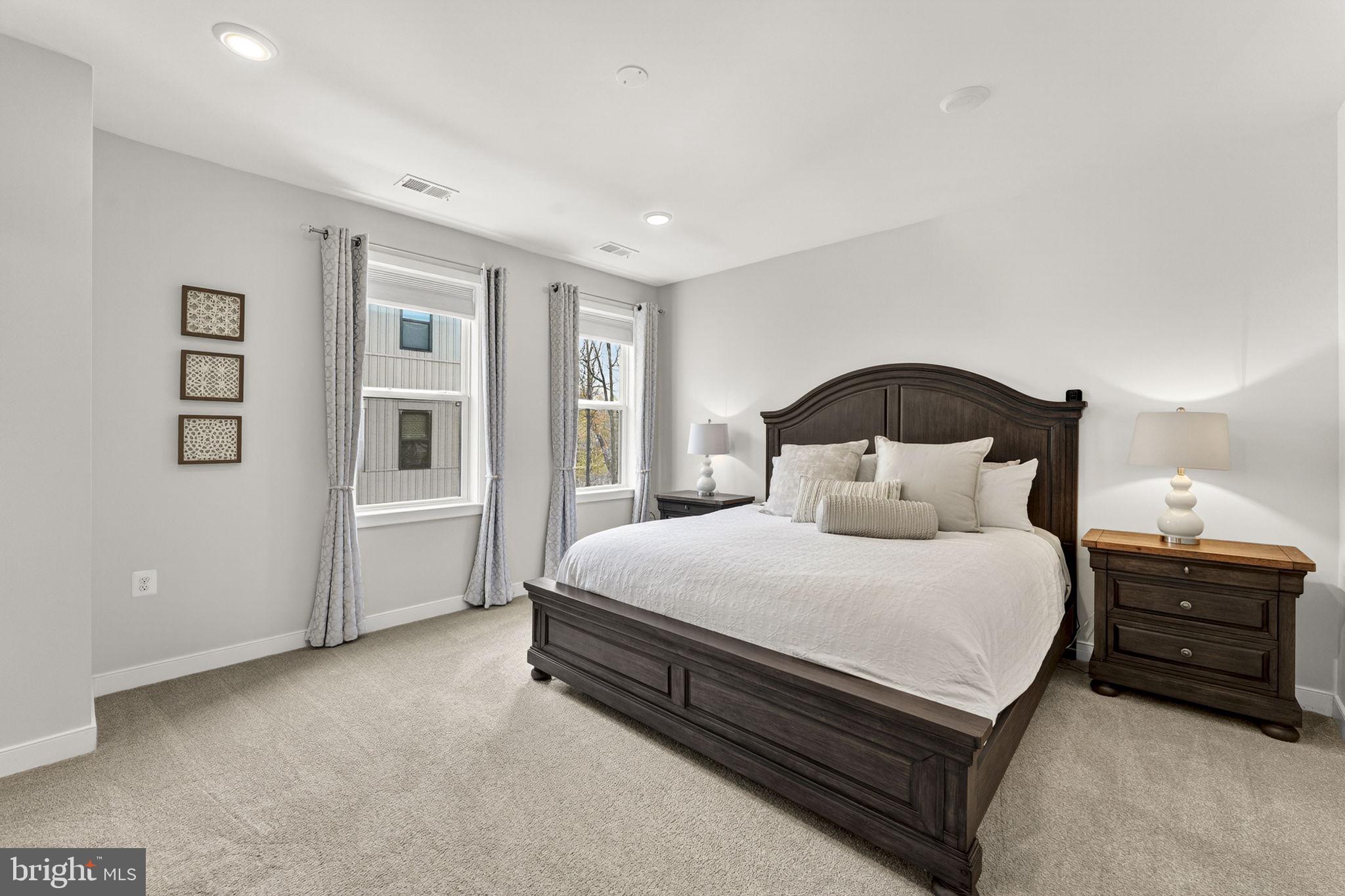 SIGNATURE AT BROADLANDS - Residential