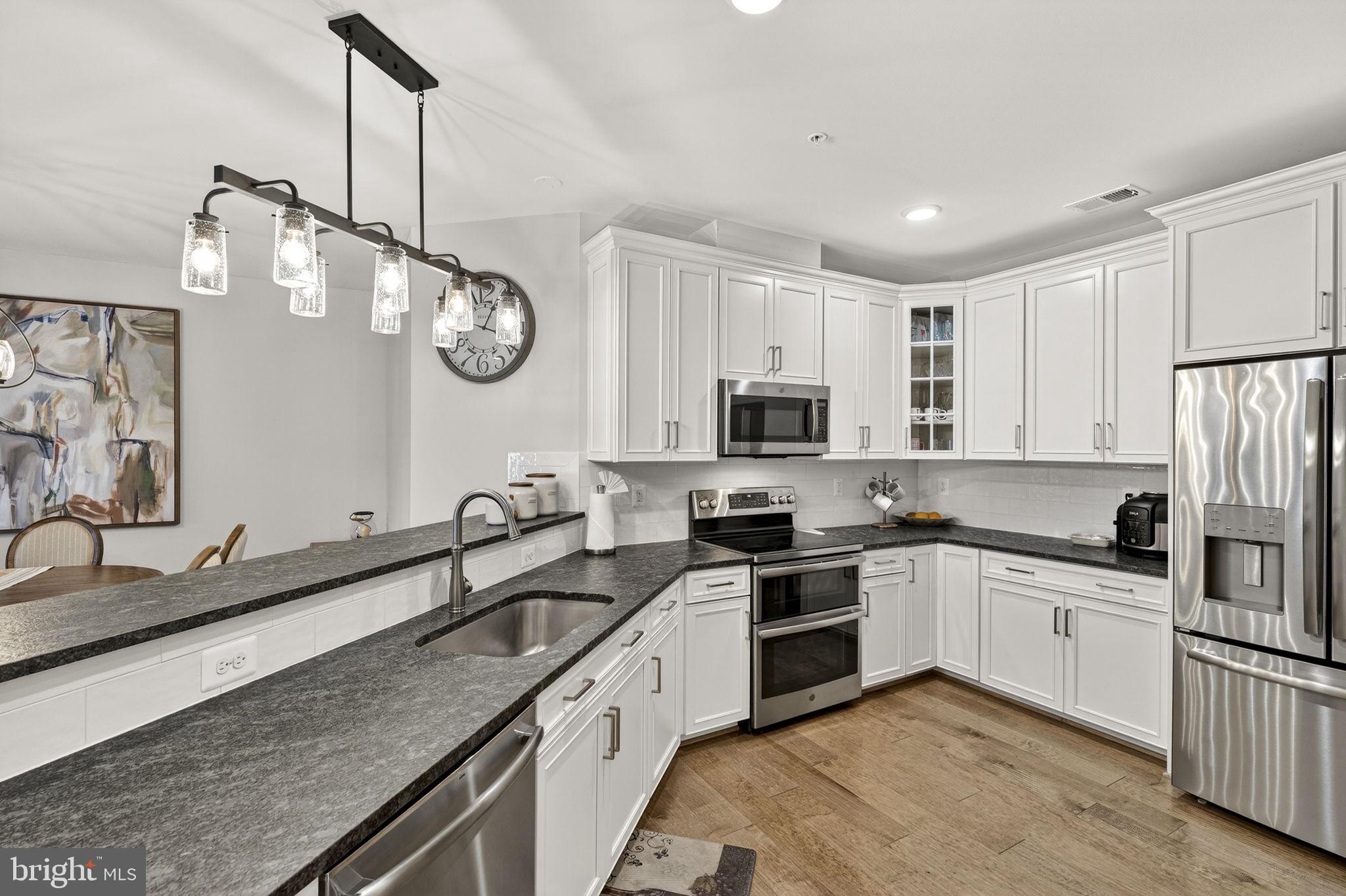 SIGNATURE AT BROADLANDS - Residential