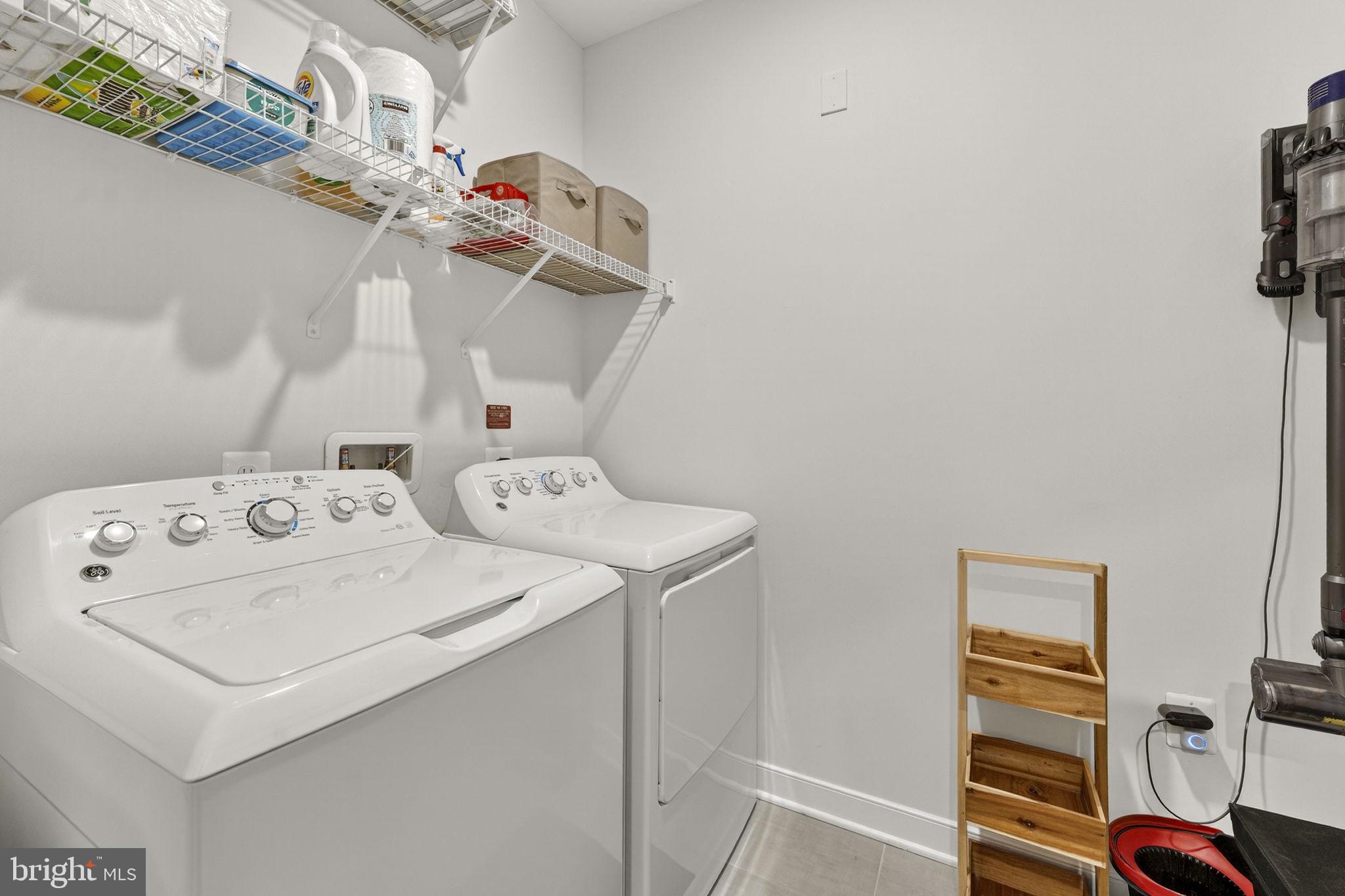 SIGNATURE AT BROADLANDS - Residential