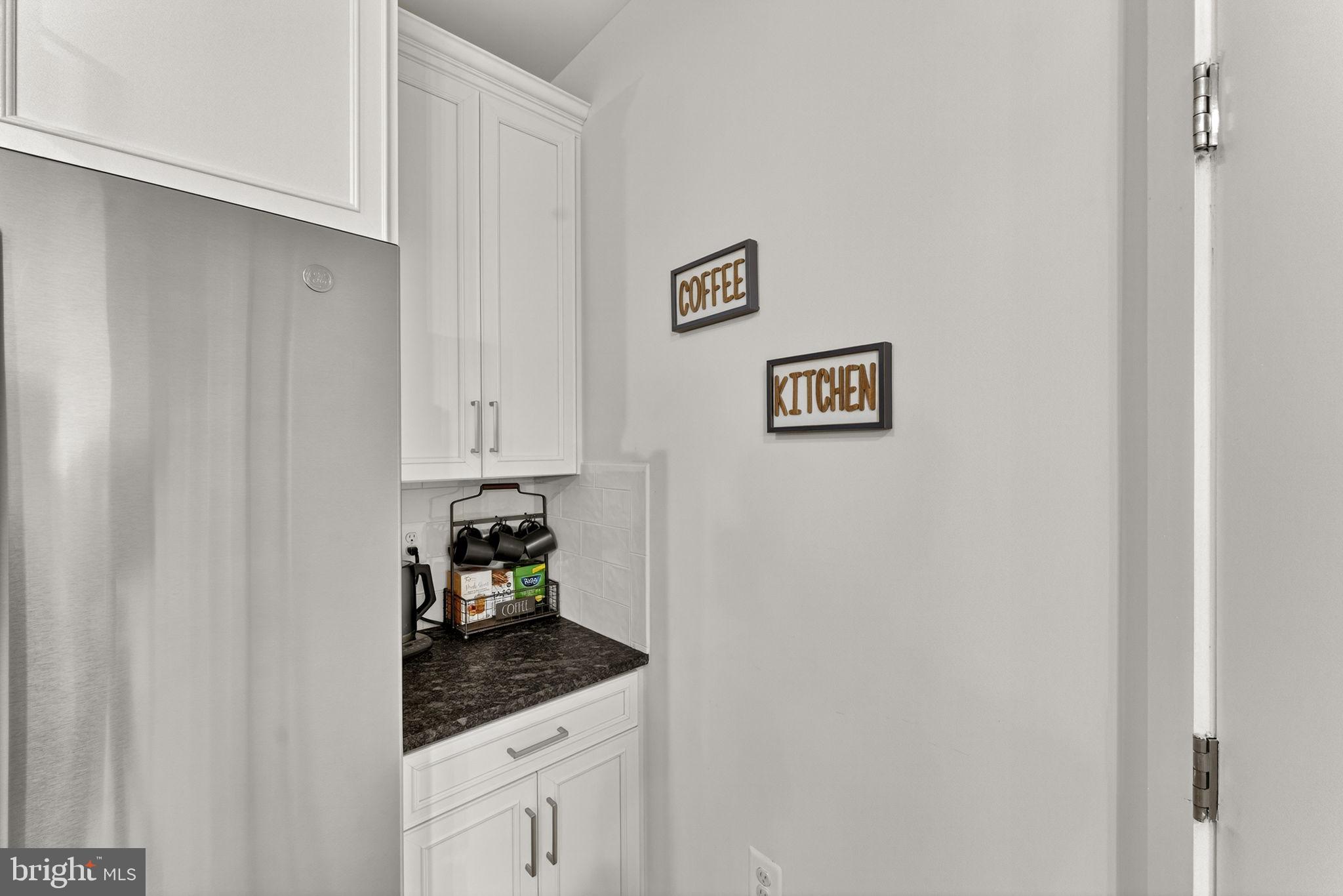 SIGNATURE AT BROADLANDS - Residential