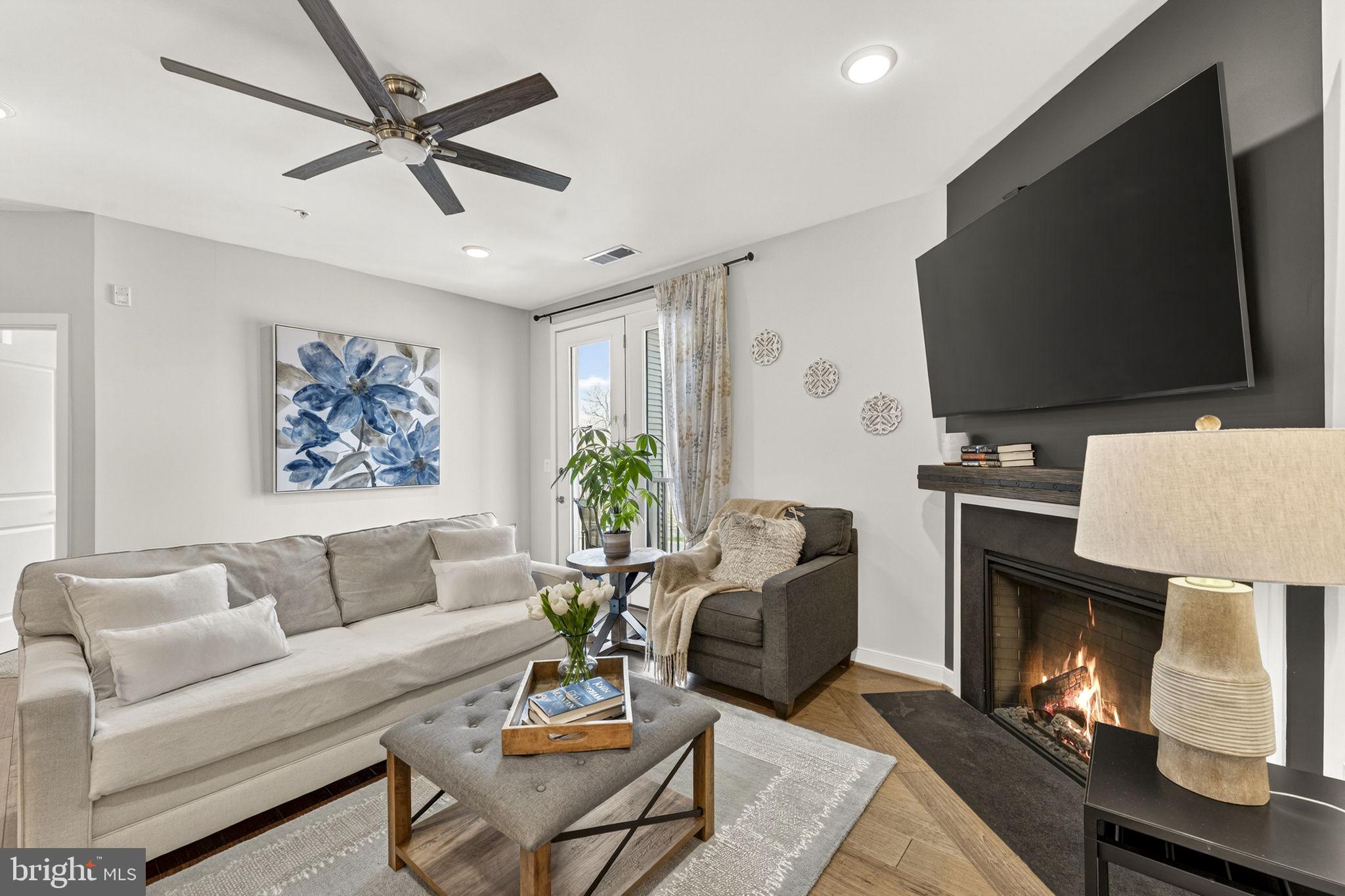 SIGNATURE AT BROADLANDS - Residential