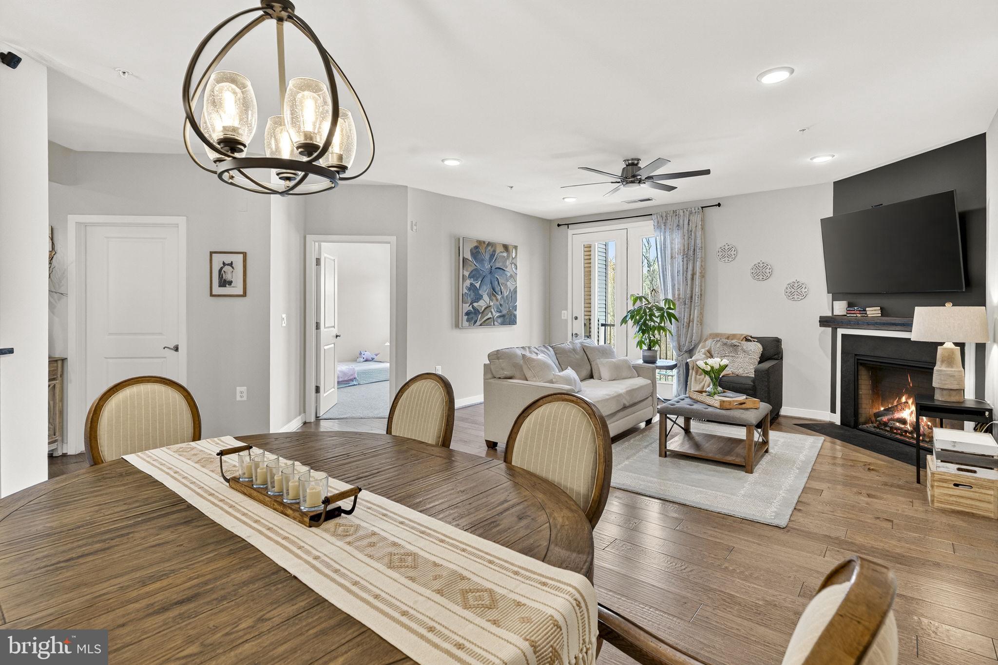 SIGNATURE AT BROADLANDS - Residential