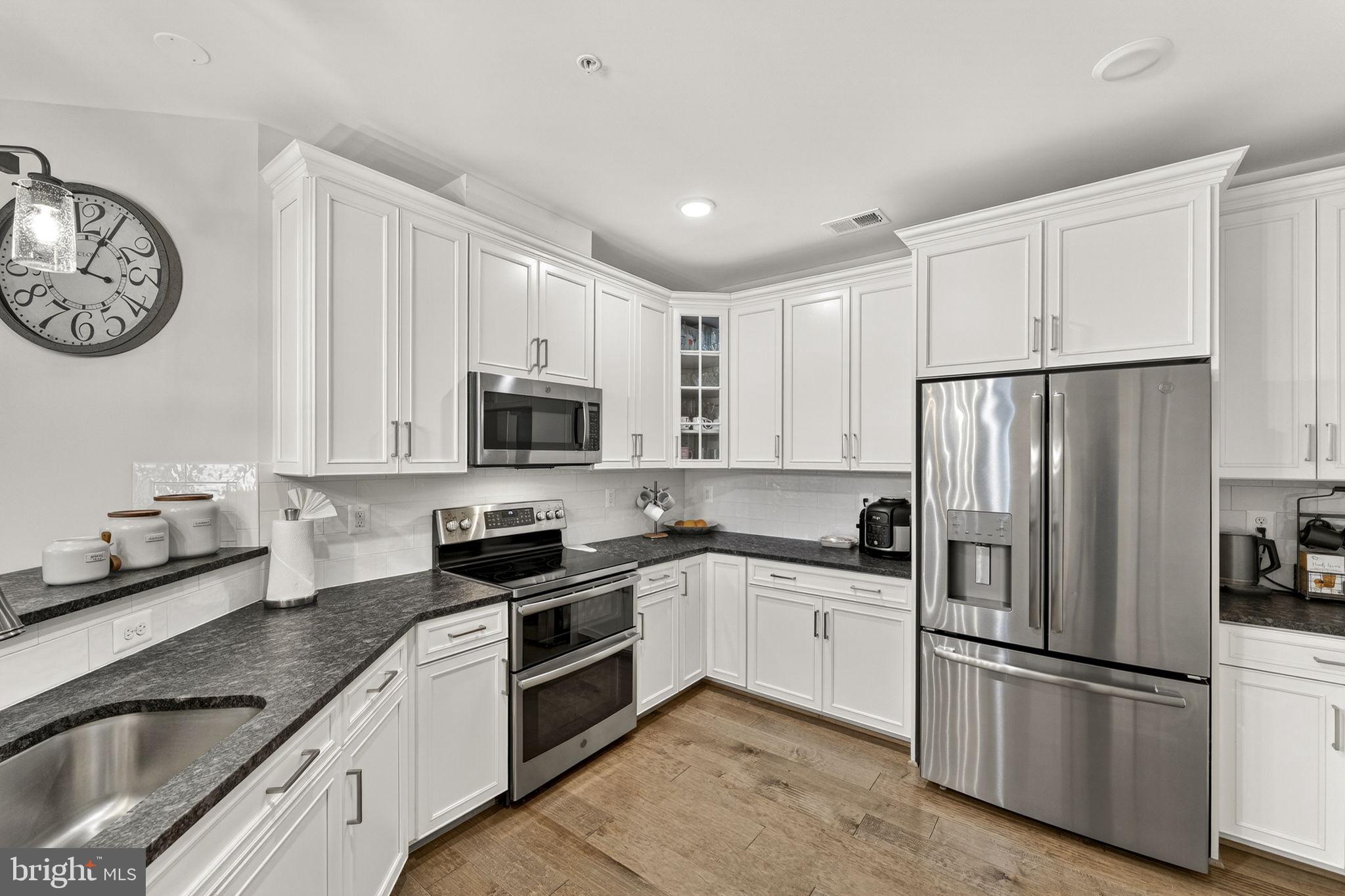 SIGNATURE AT BROADLANDS - Residential