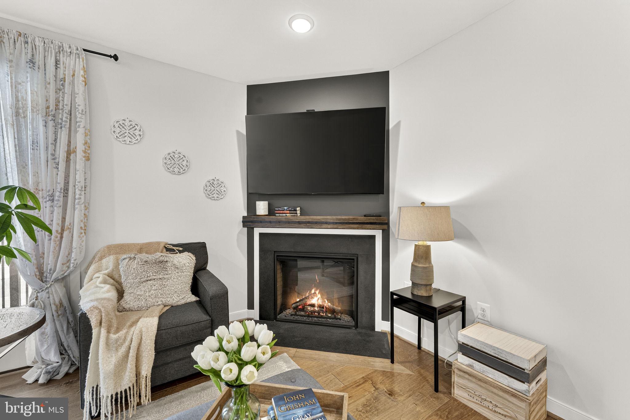 SIGNATURE AT BROADLANDS - Residential